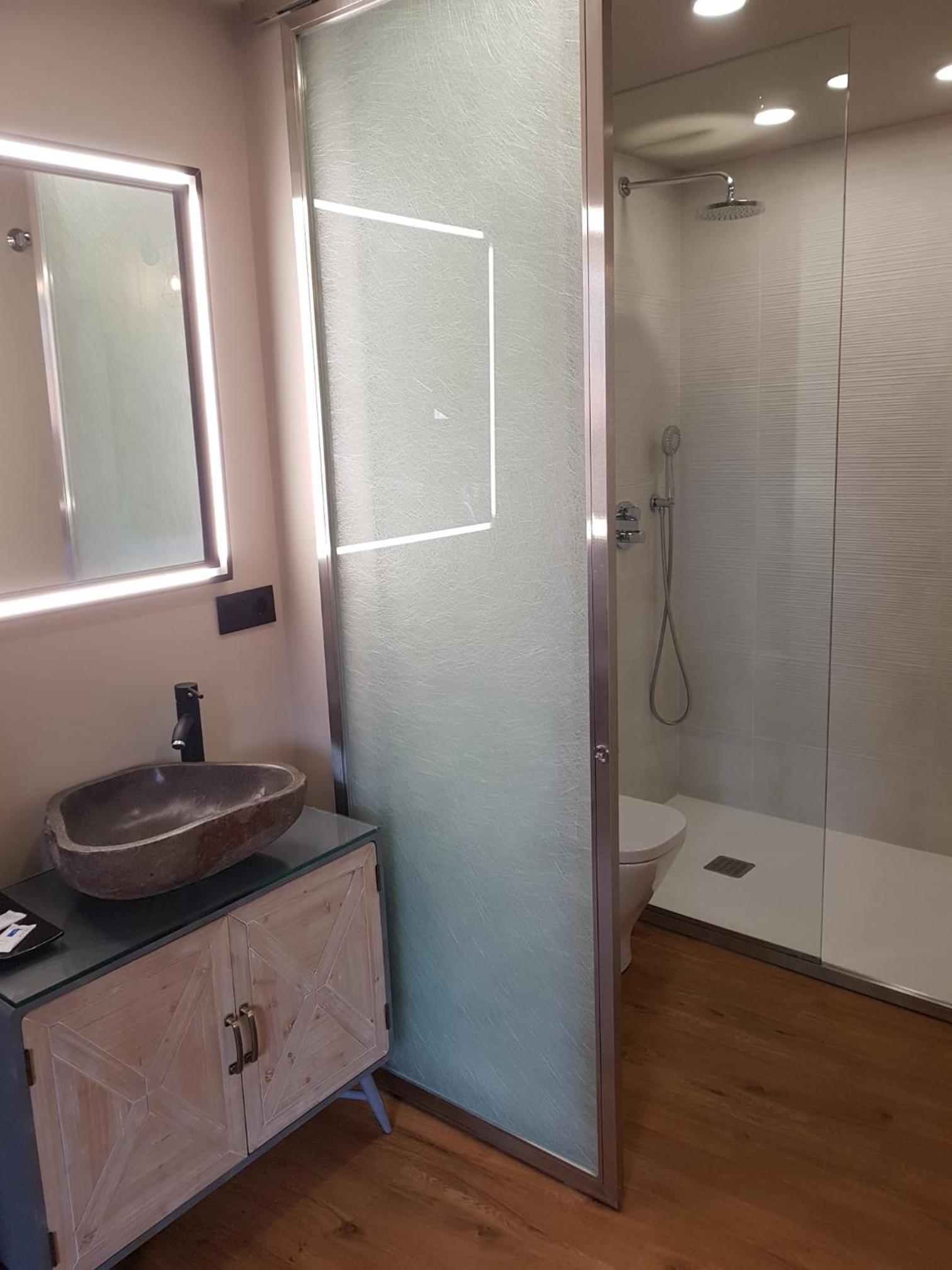 Superior Double or Twin Room - Photo 15