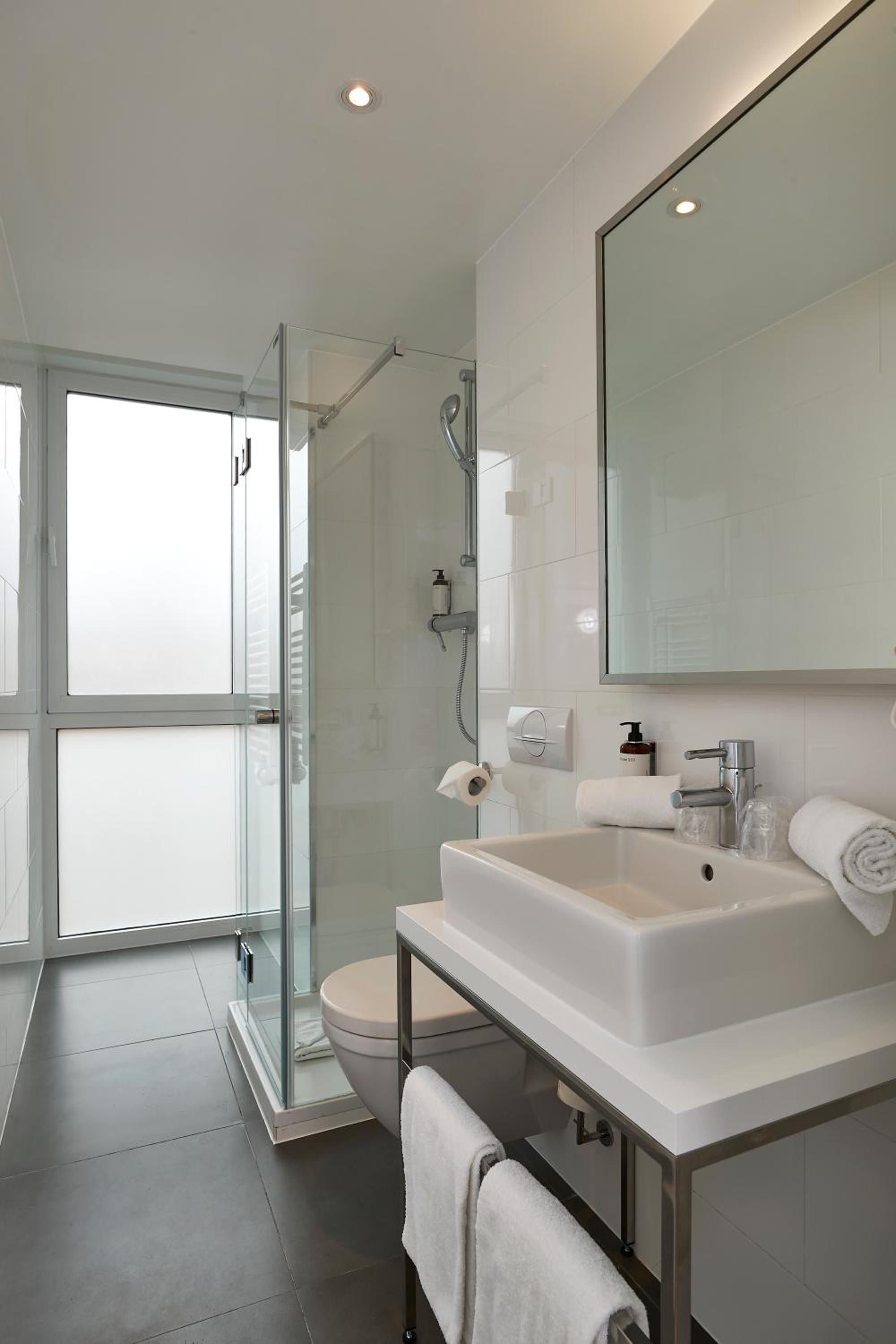 Deluxe Double Room with Balcony - Photo 3