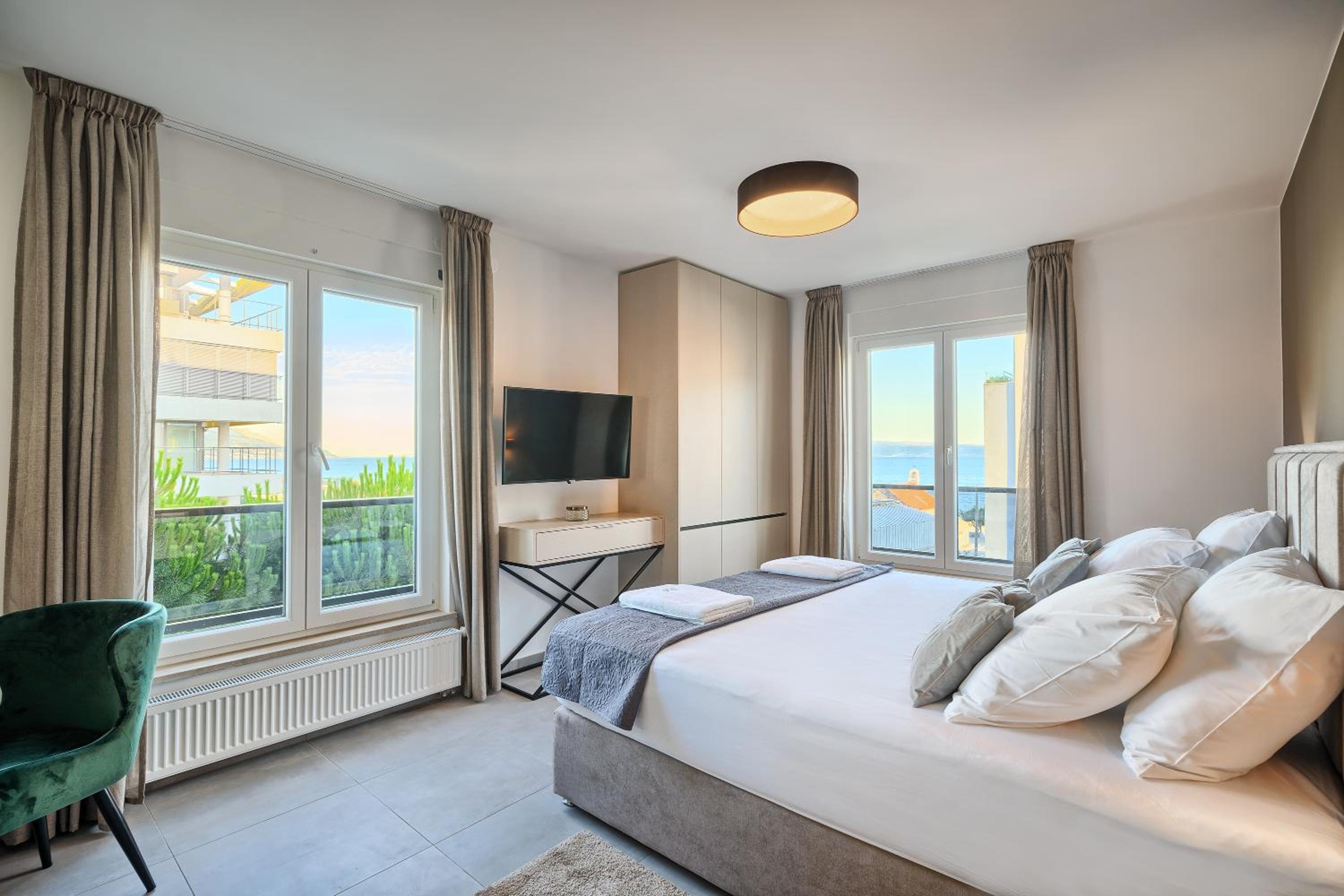 Luxury Three-Bedroom Apartment with Sea View - Photo 29