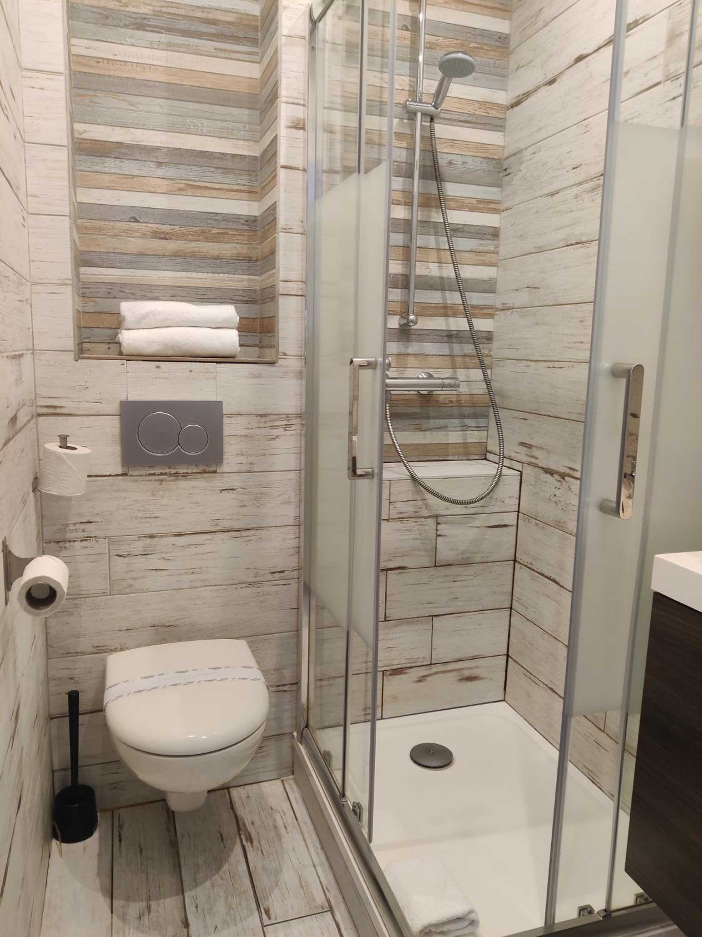 Standard Double Room - 39 ft² - Photo 9