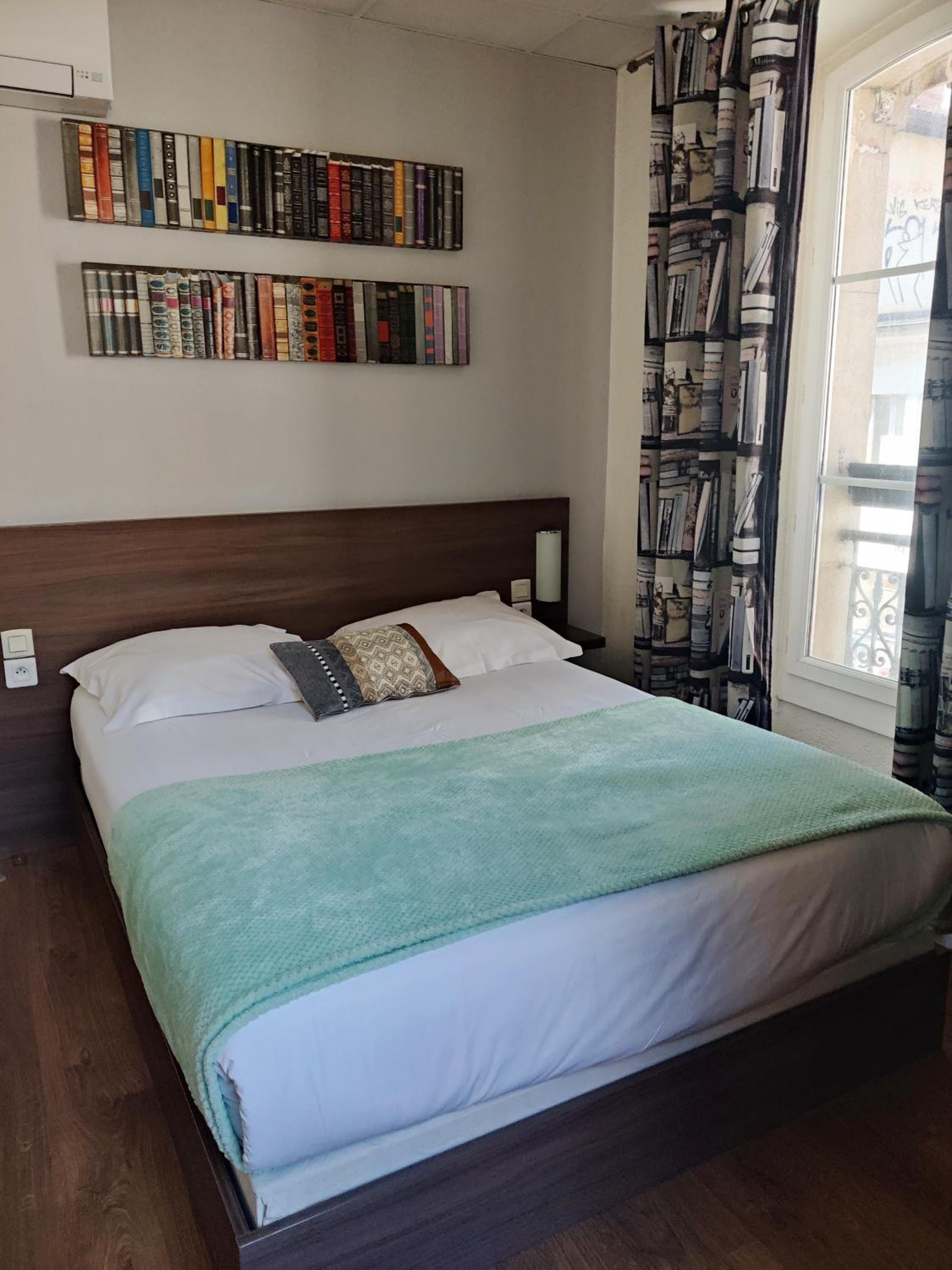 Standard Double Room - 39 ft² - Photo 14