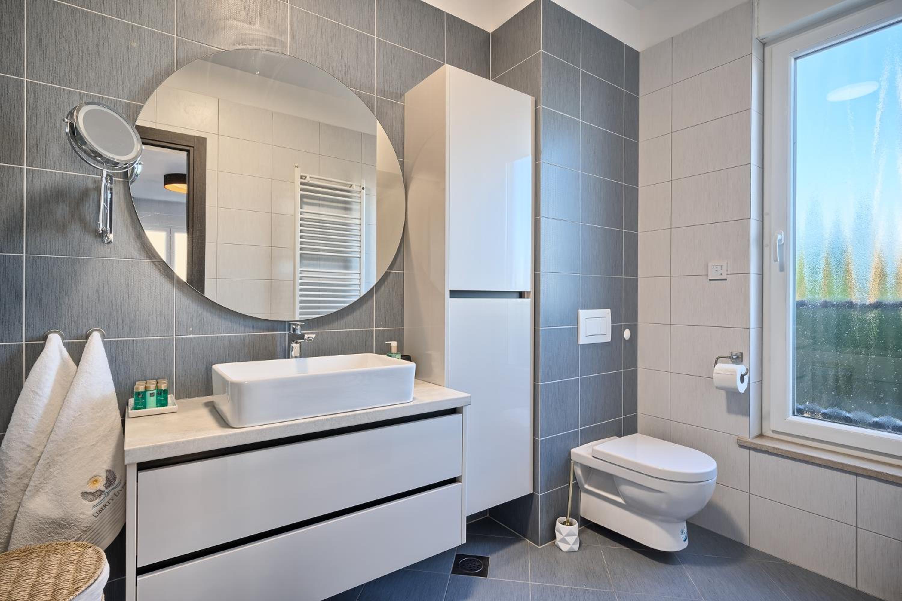 Luxury Three-Bedroom Apartment with Sea View - Photo 51
