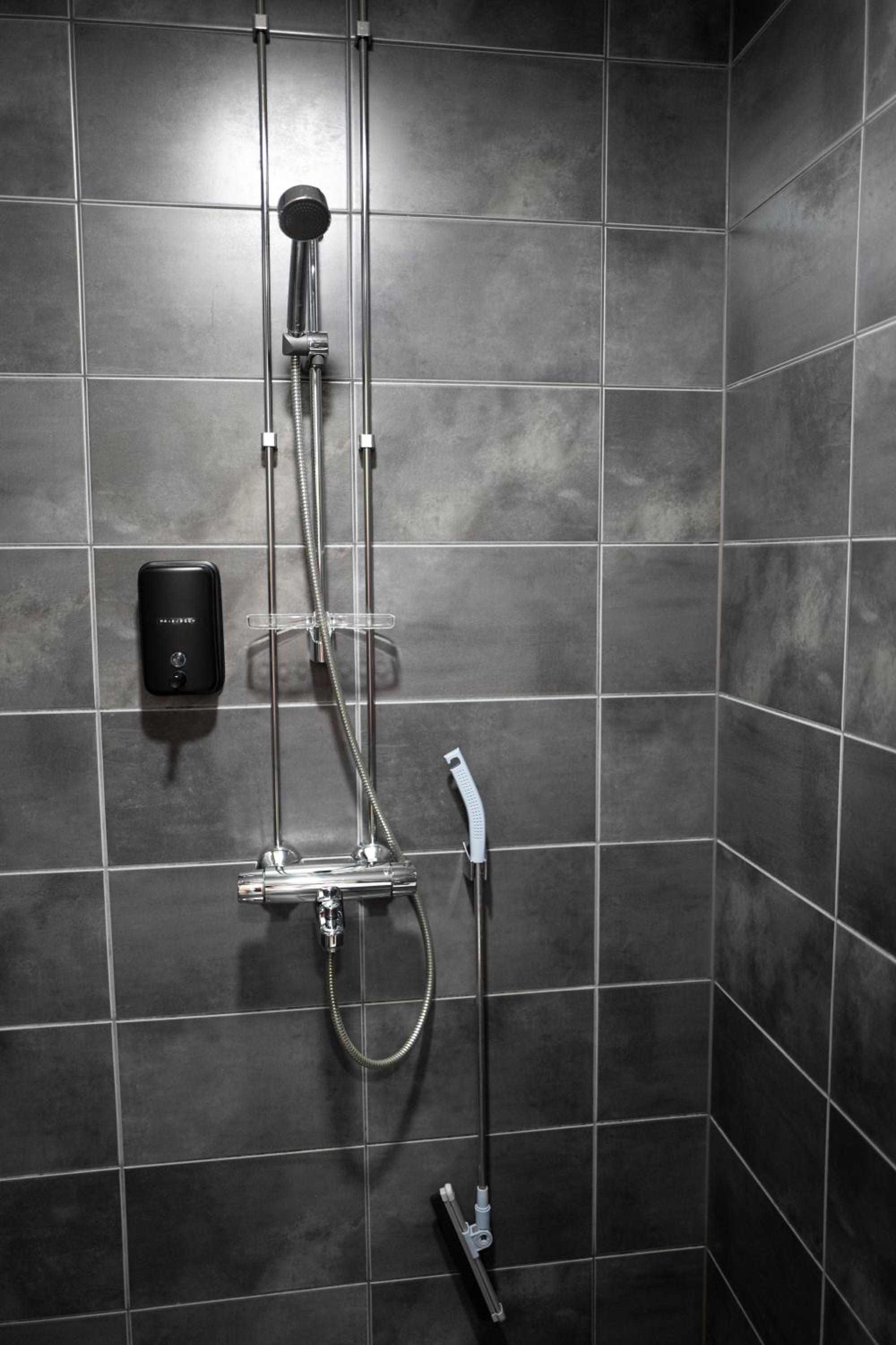 Standard Twin Room - Photo 10