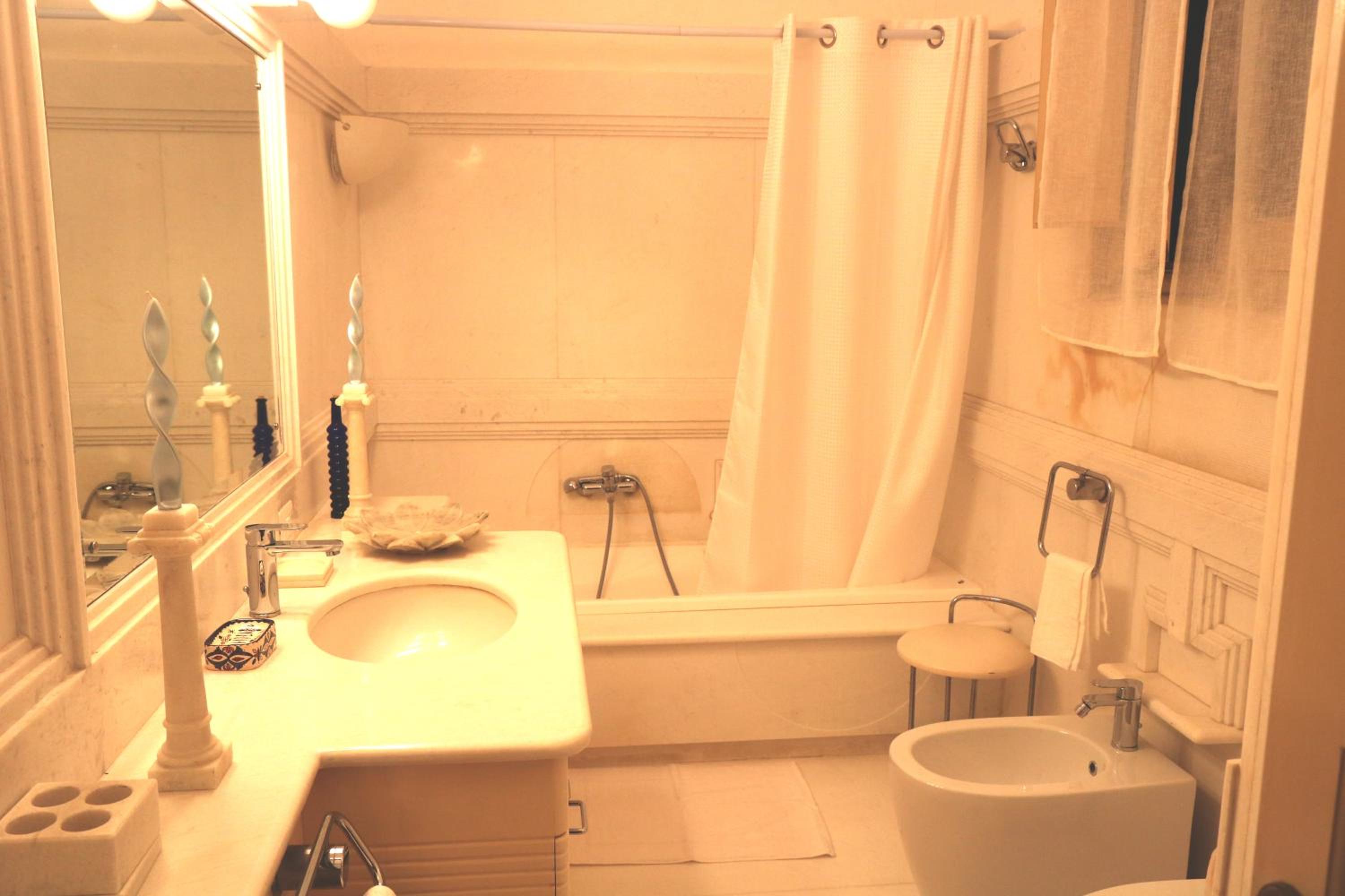 Triple Room with Private Bathroom - Photo 9