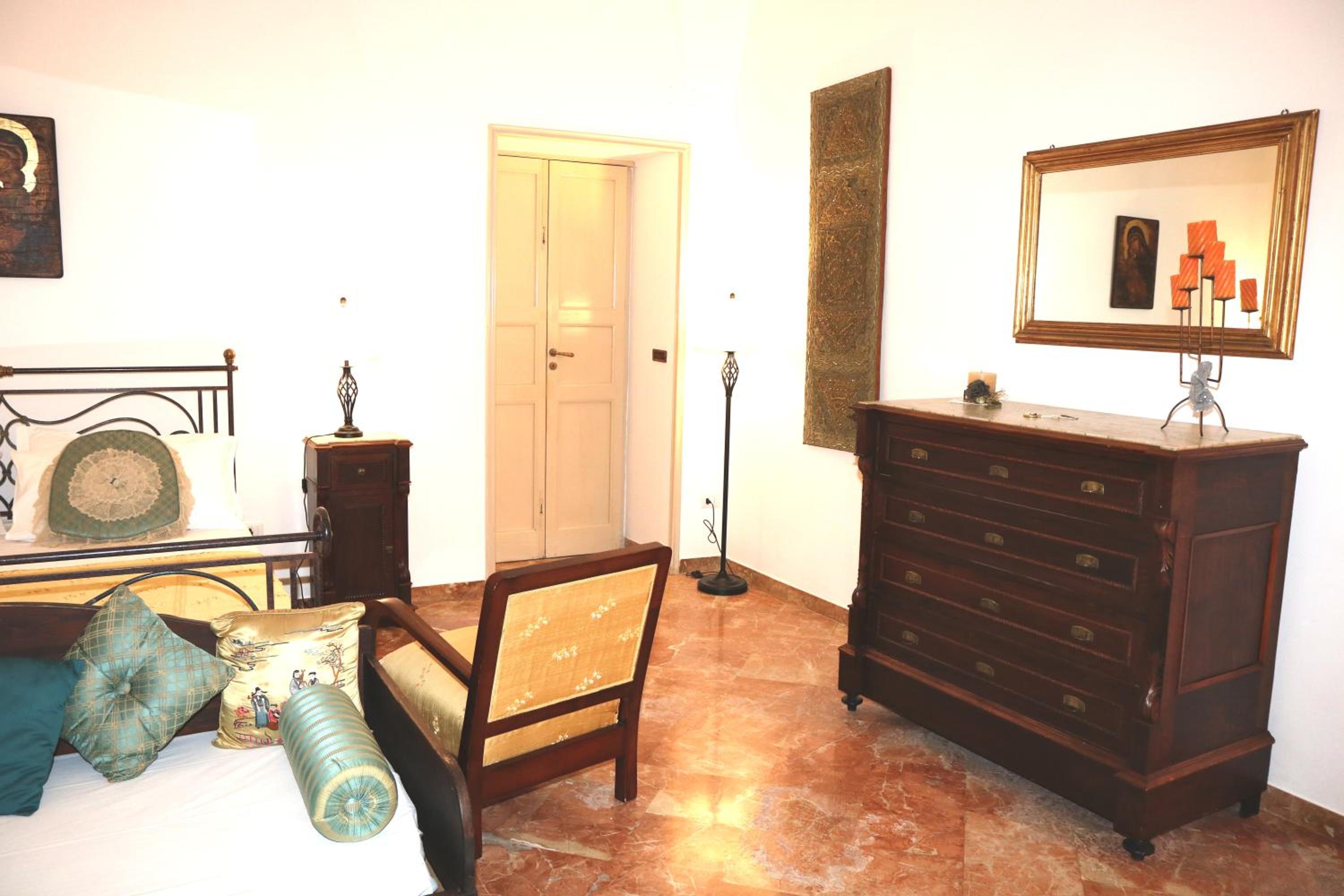Triple Room with Private Bathroom - Photo 10