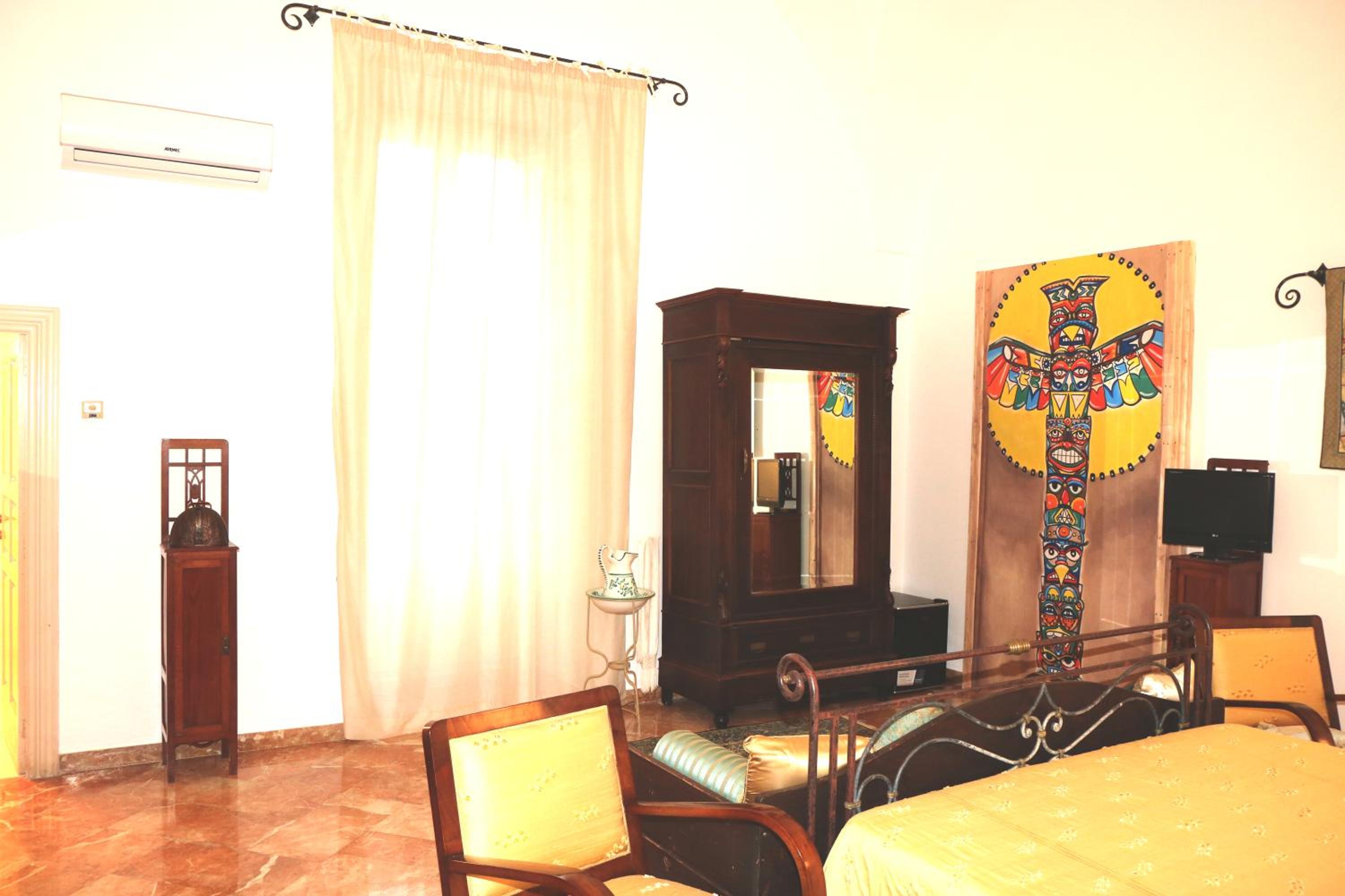Triple Room with Private Bathroom - Photo 11