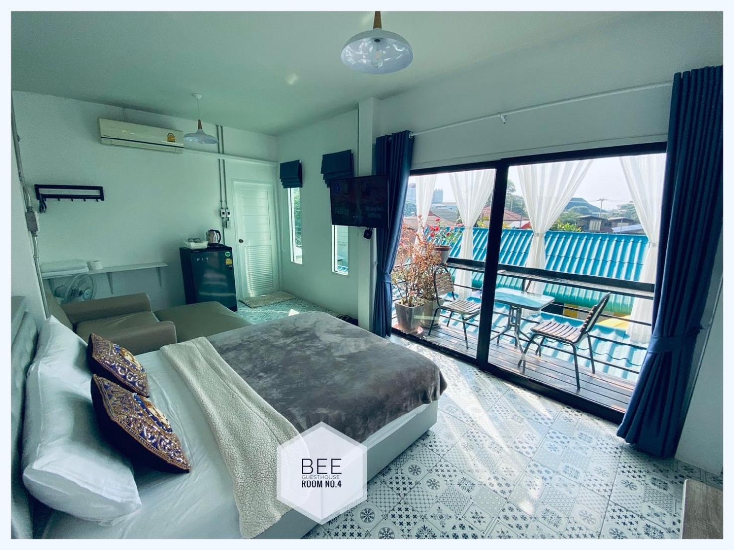 Queen Room with Balcony photo 2
