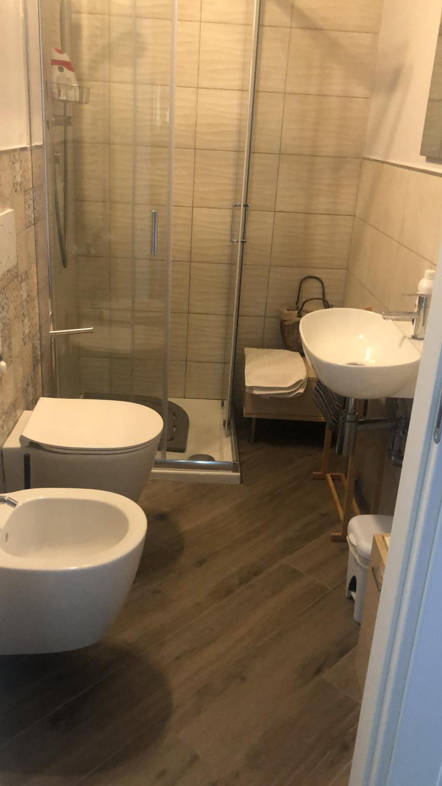 Double Room with Private Bathroom - Photo 14