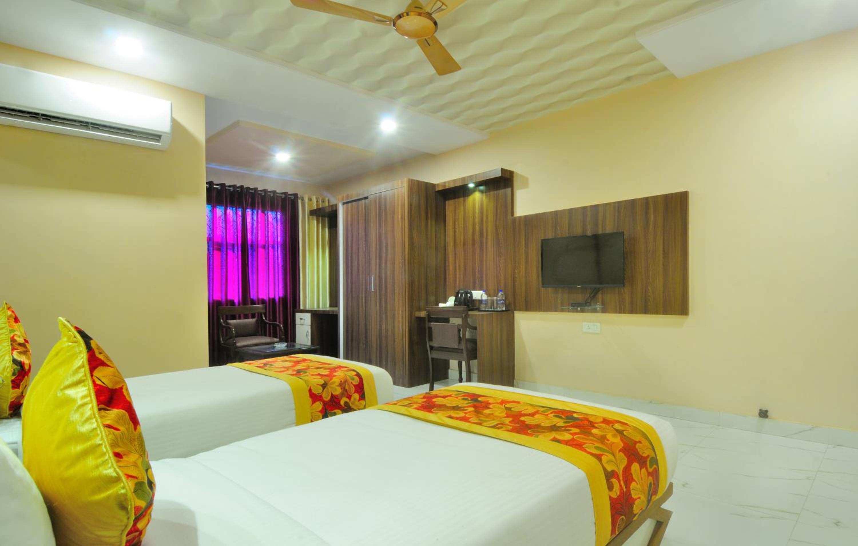 Deluxe Twin Room
