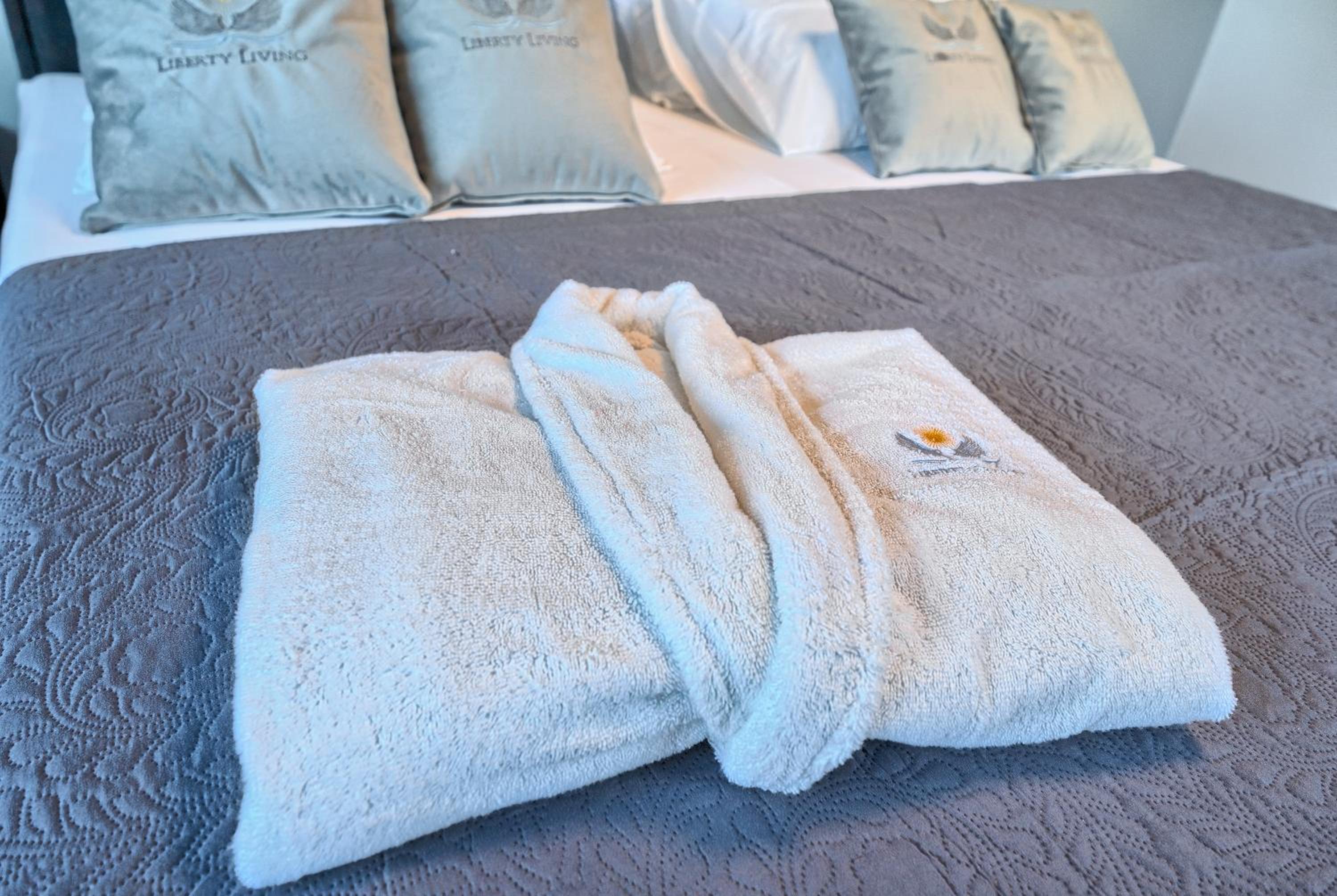 Luxury Three-Bedroom Apartment with Sea View - Photo 11