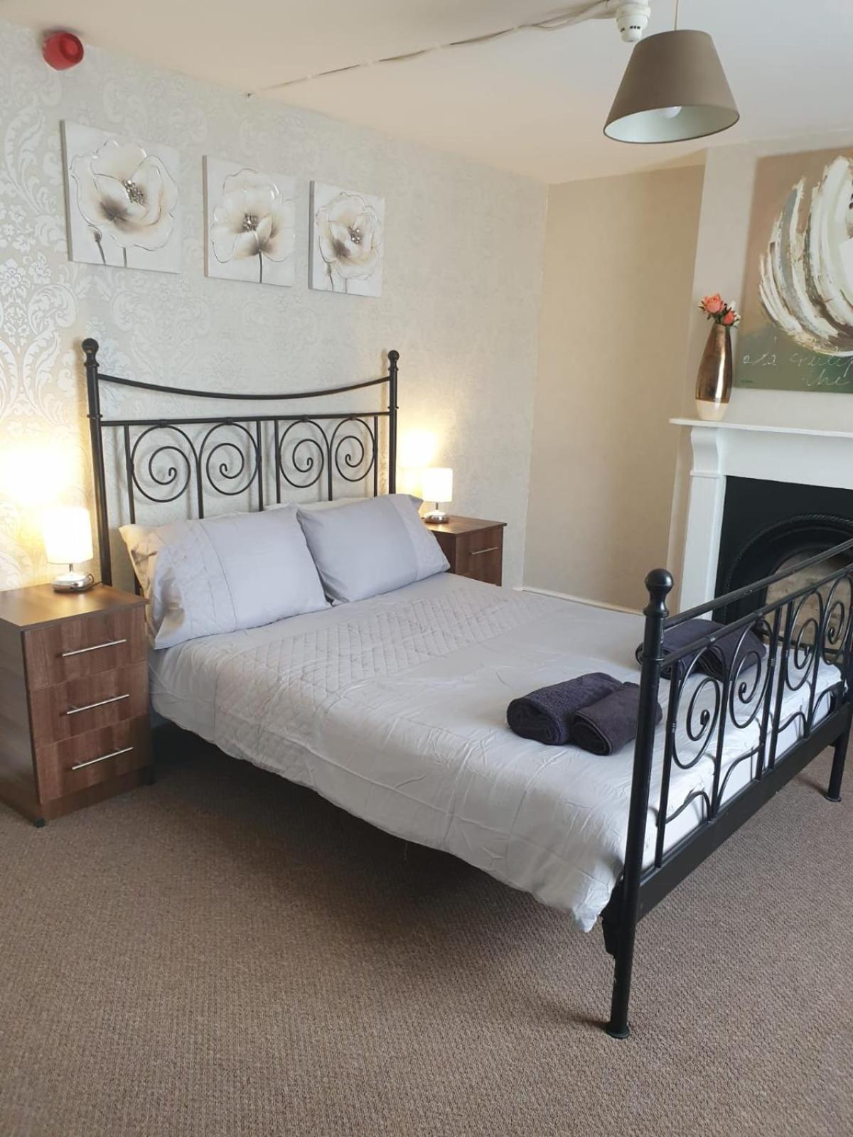 Double Room with Private Bathroom photo 2