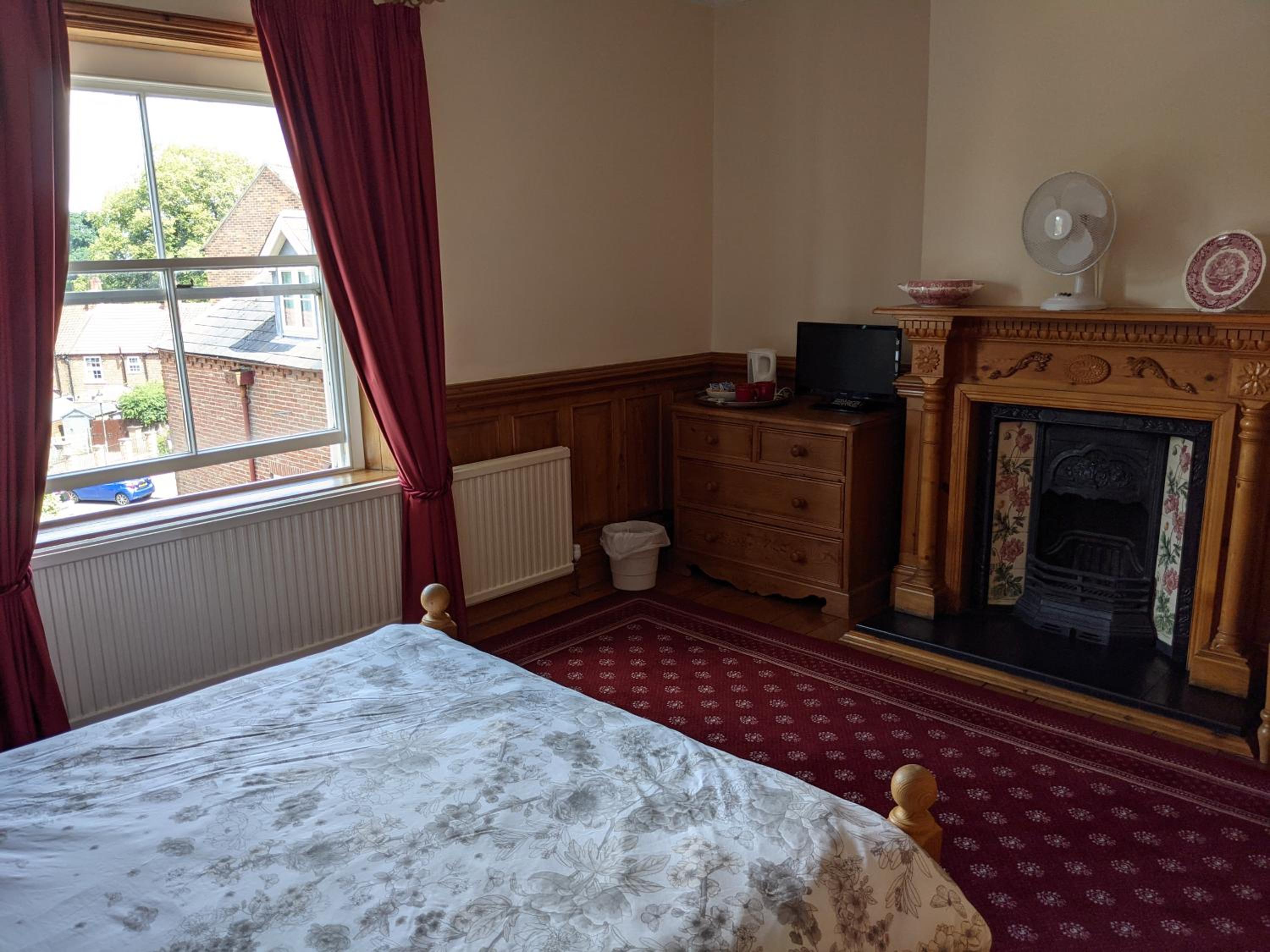 Double Room - Photo 2