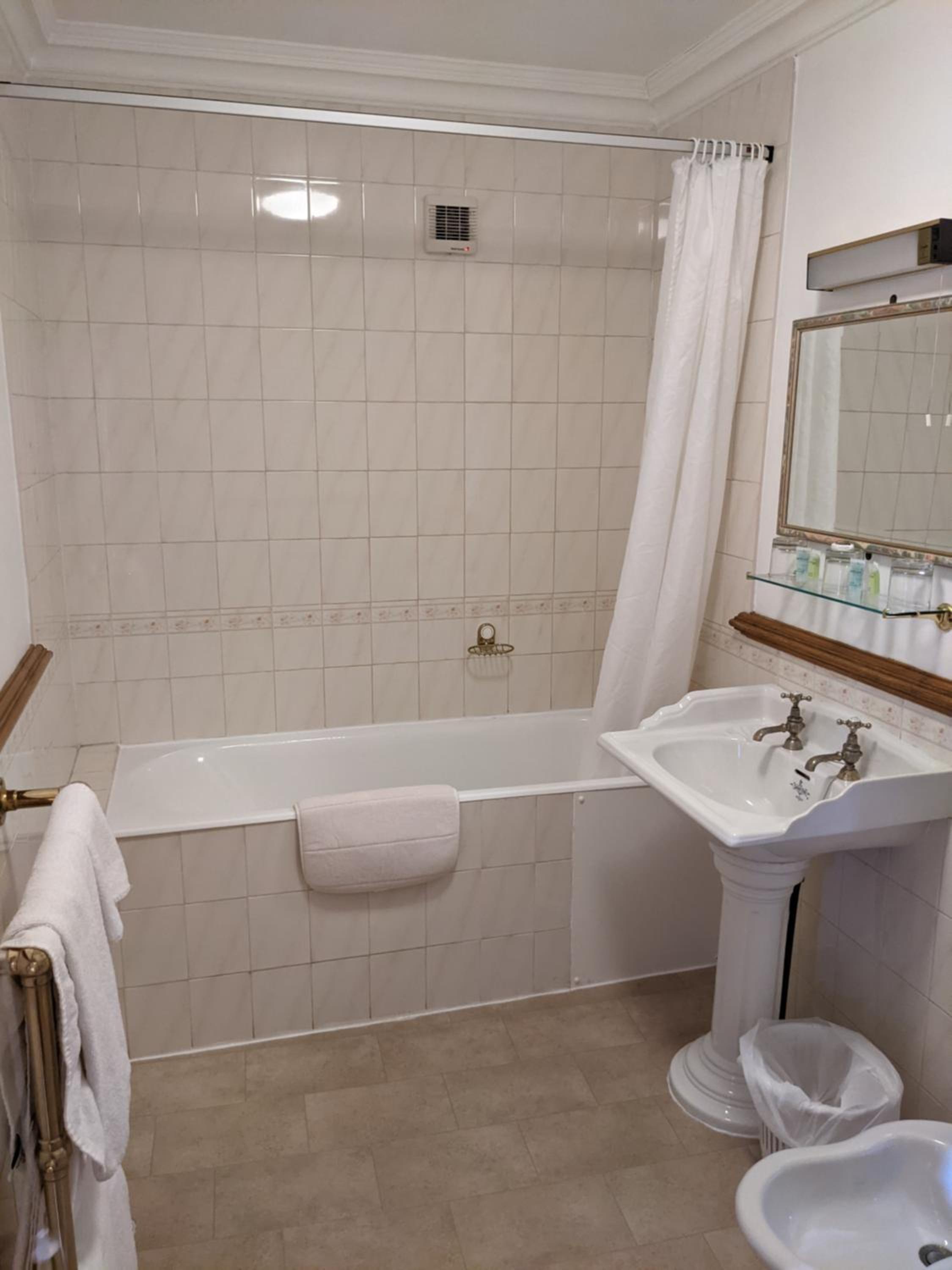 Standard Triple Room - Photo 2