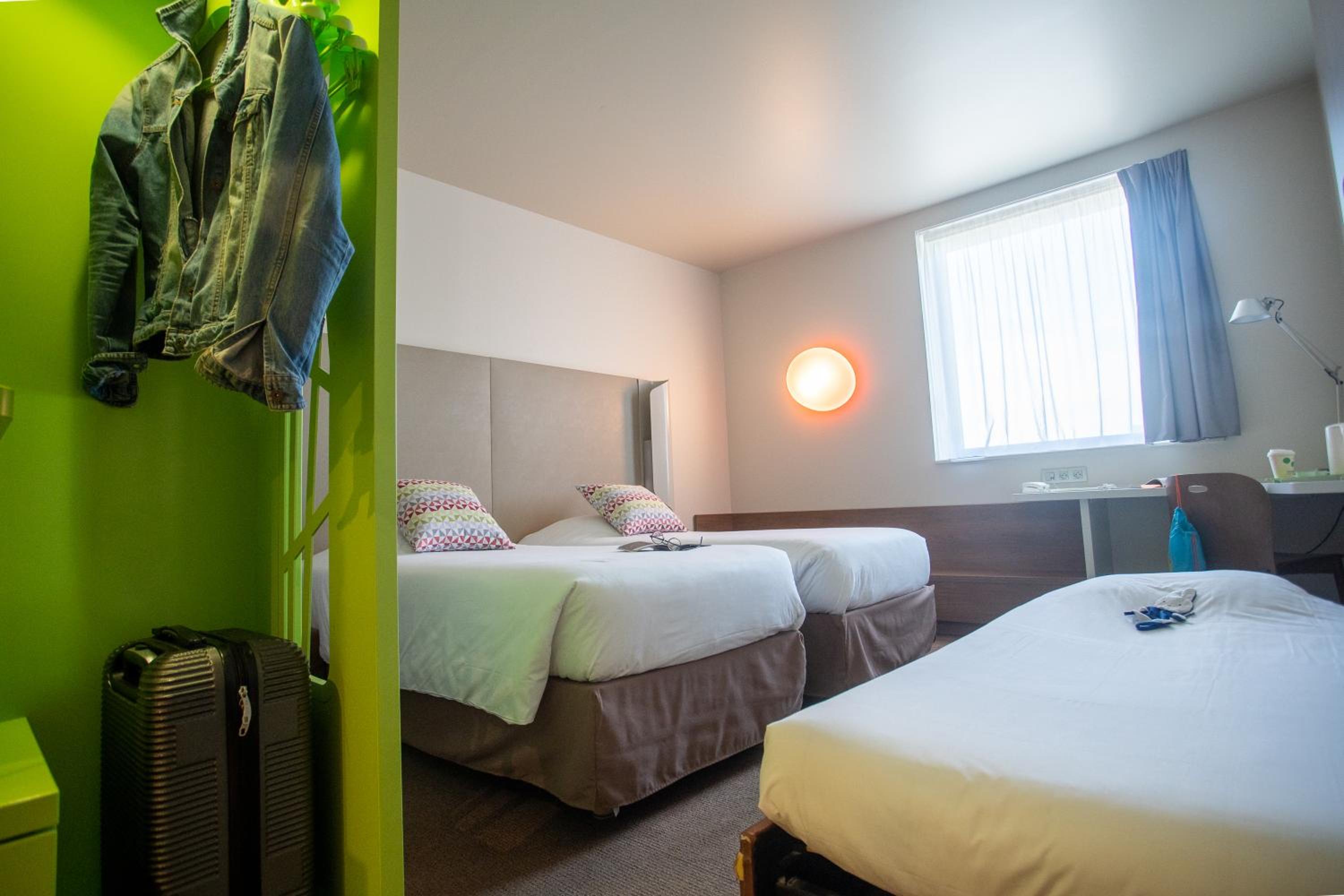 Standard Room with Three Single Beds - Photo 1