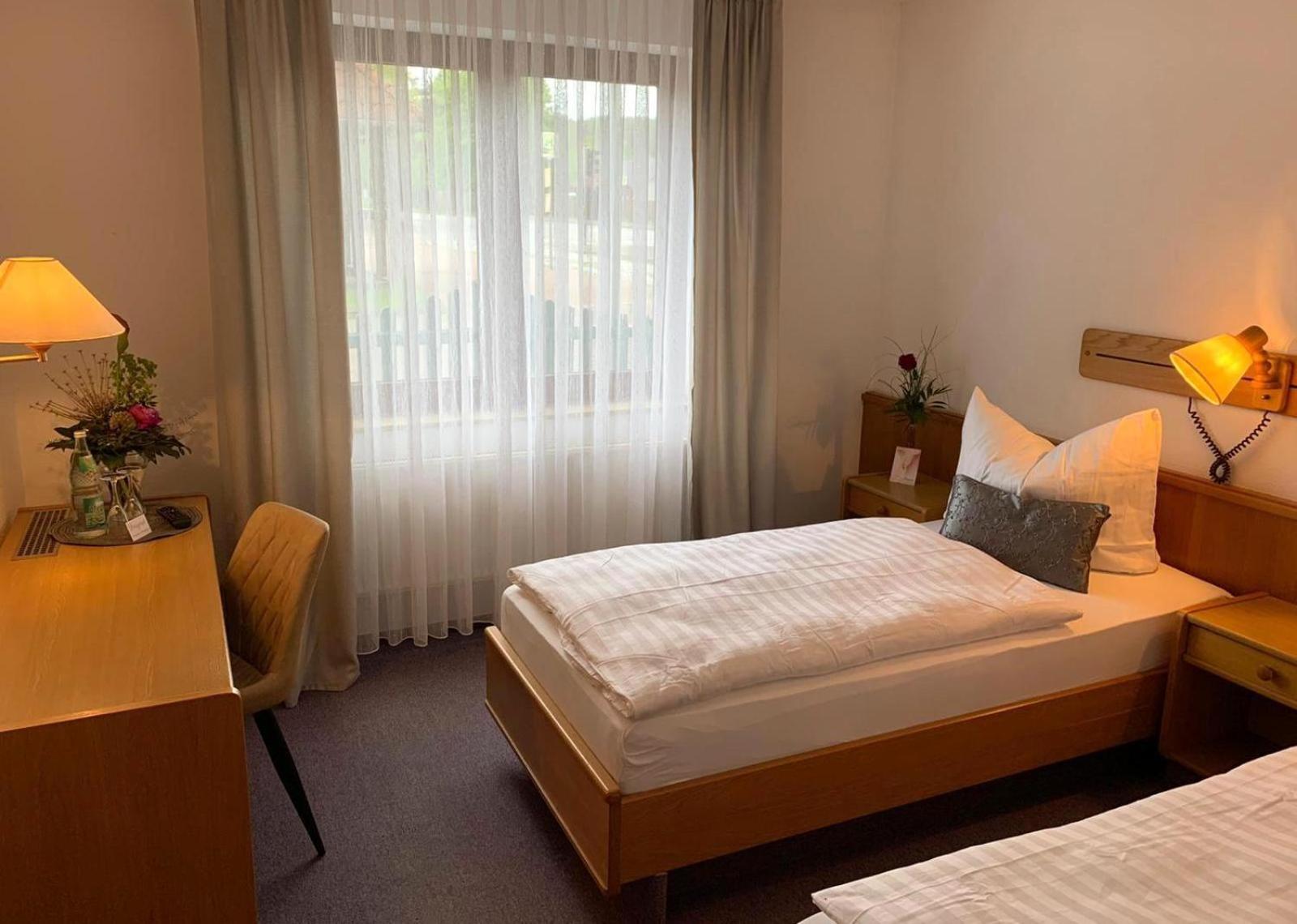 Twin Room with Private Bathroom photo 2
