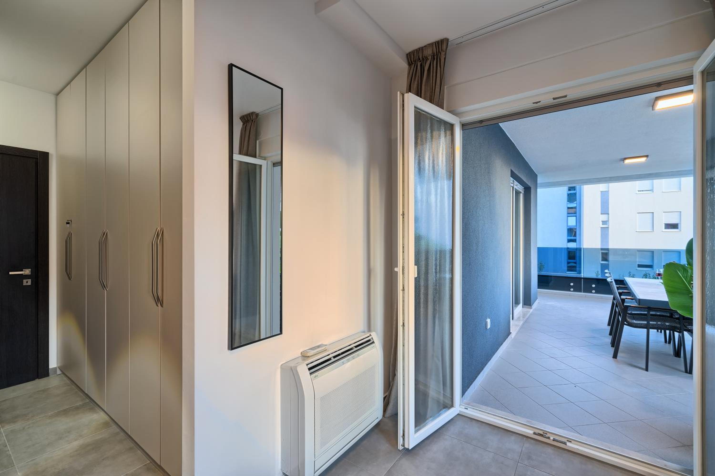 Luxury Three-Bedroom Apartment with Sea View - Photo 36