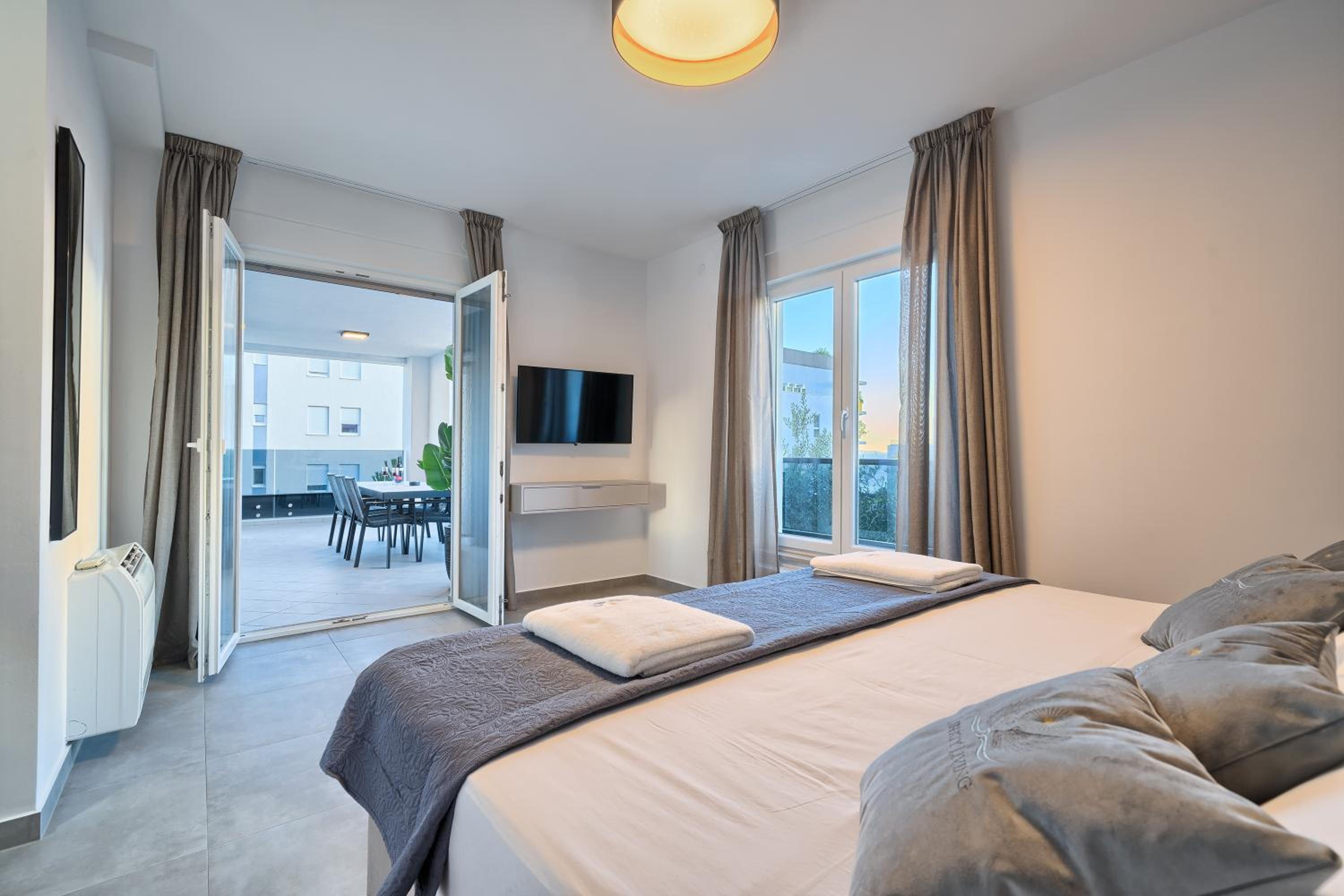Luxury Three-Bedroom Apartment with Sea View - Photo 34