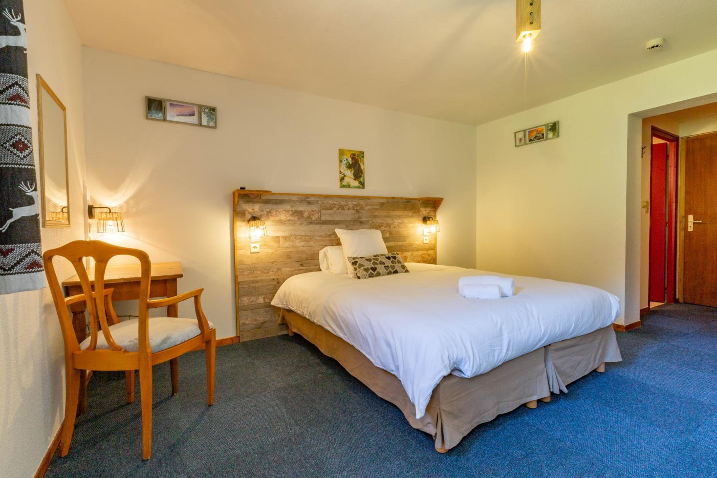 Double or Twin Room with Mountain View