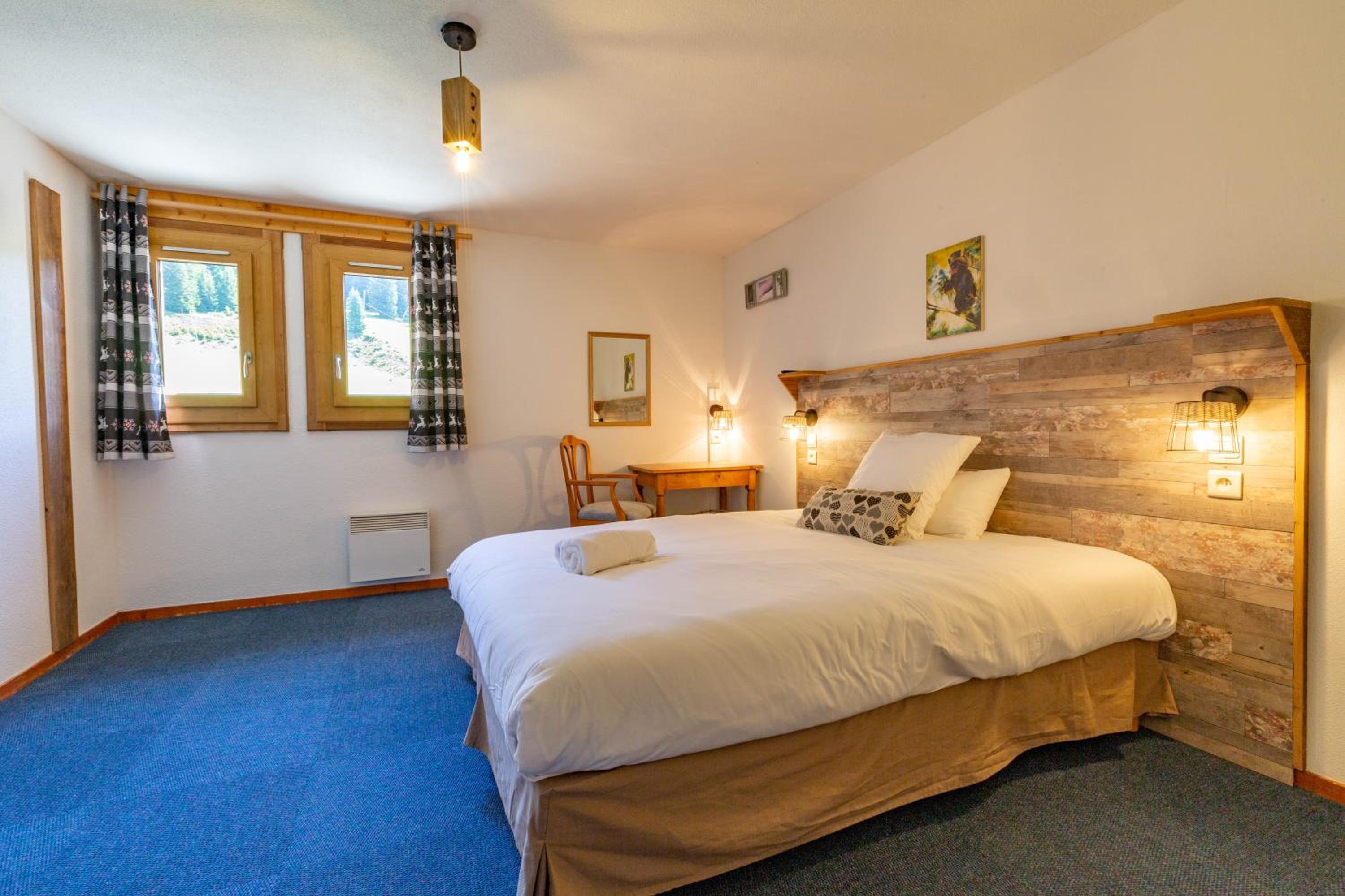 Double or Twin Room with Mountain View photo 2