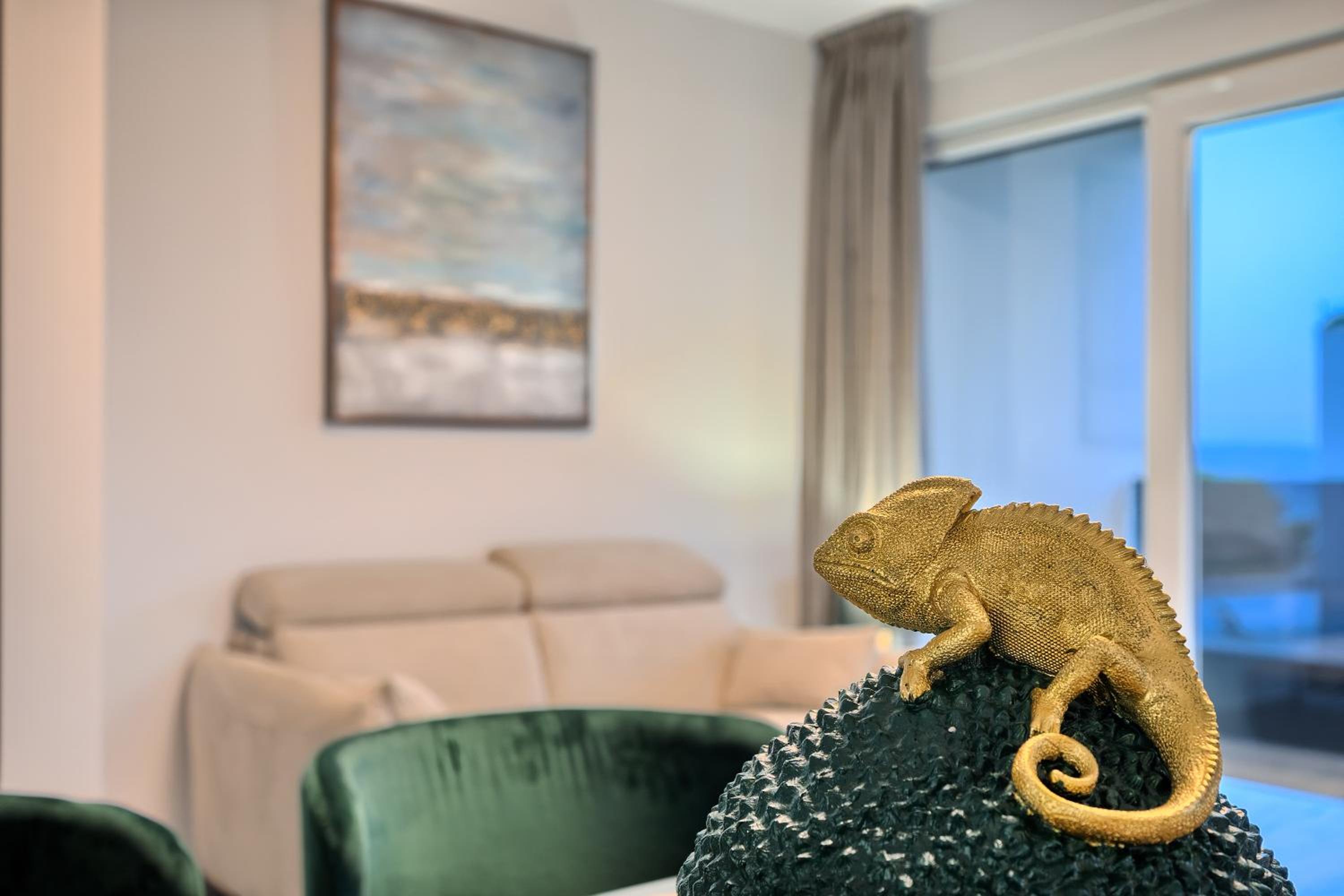 Luxury Three-Bedroom Apartment with Sea View - Photo 27