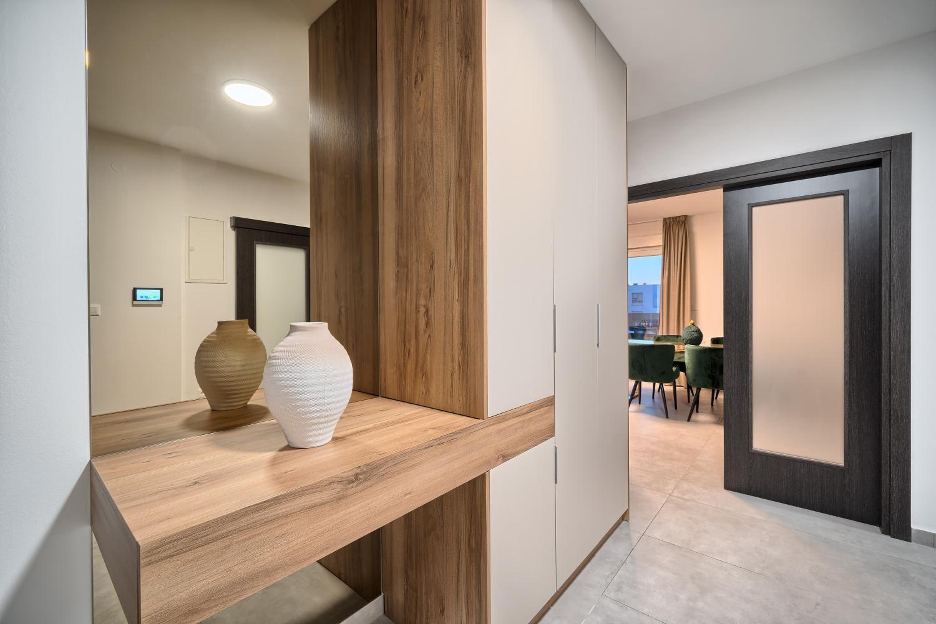 Luxury Three-Bedroom Apartment with Sea View - Photo 45