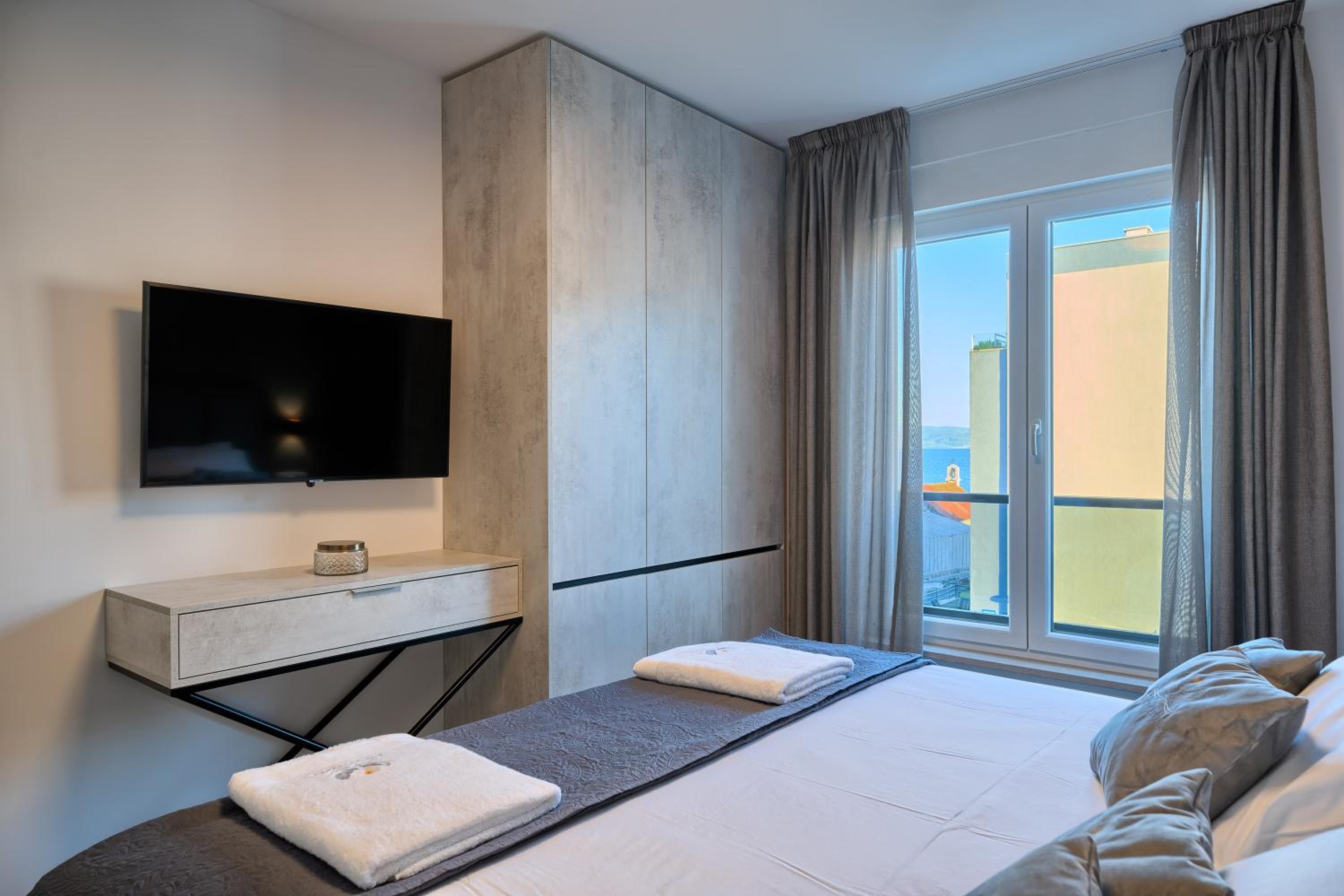 Luxury Three-Bedroom Apartment with Sea View - Photo 46