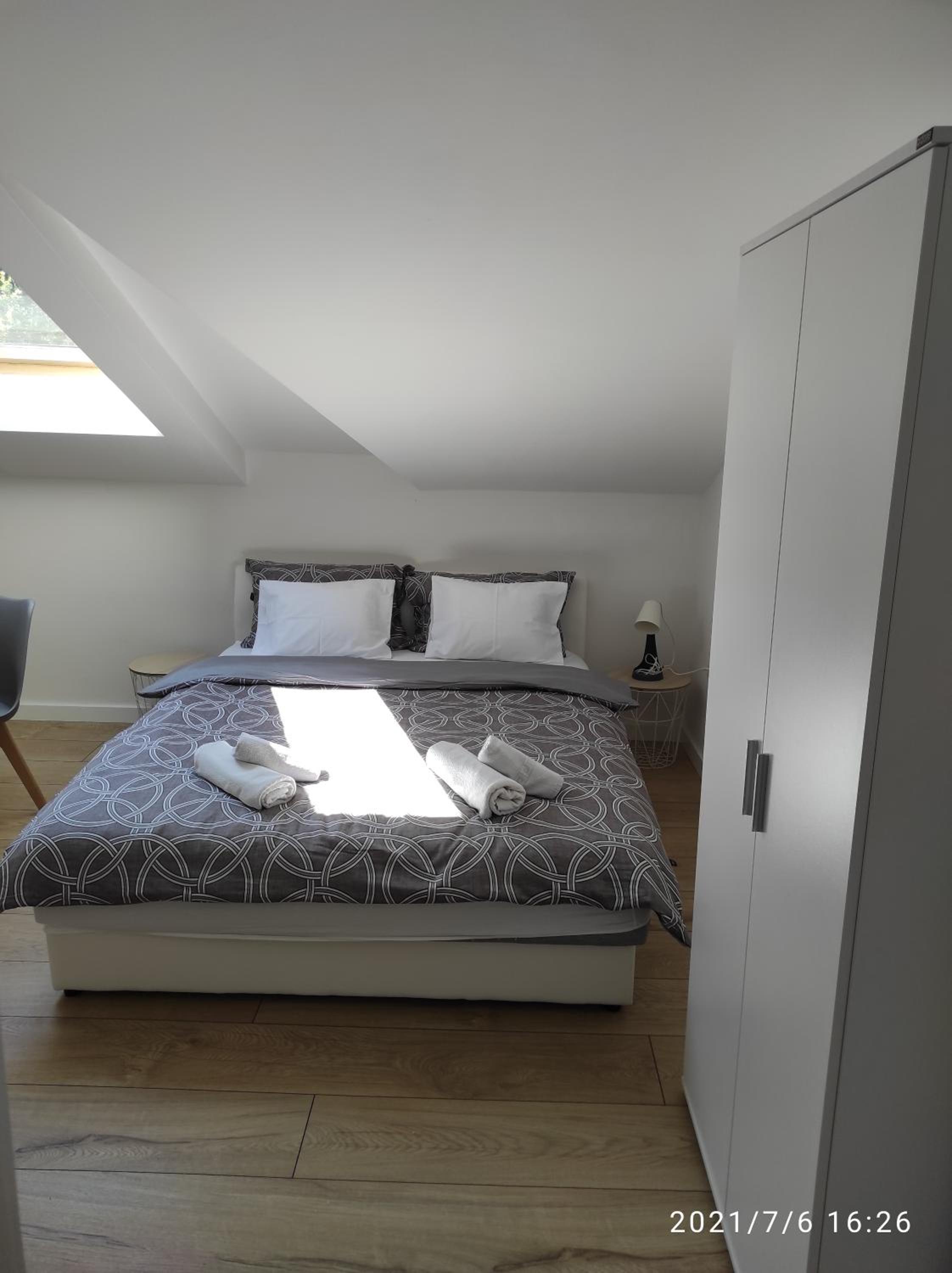 One-Bedroom Apartment photo 1