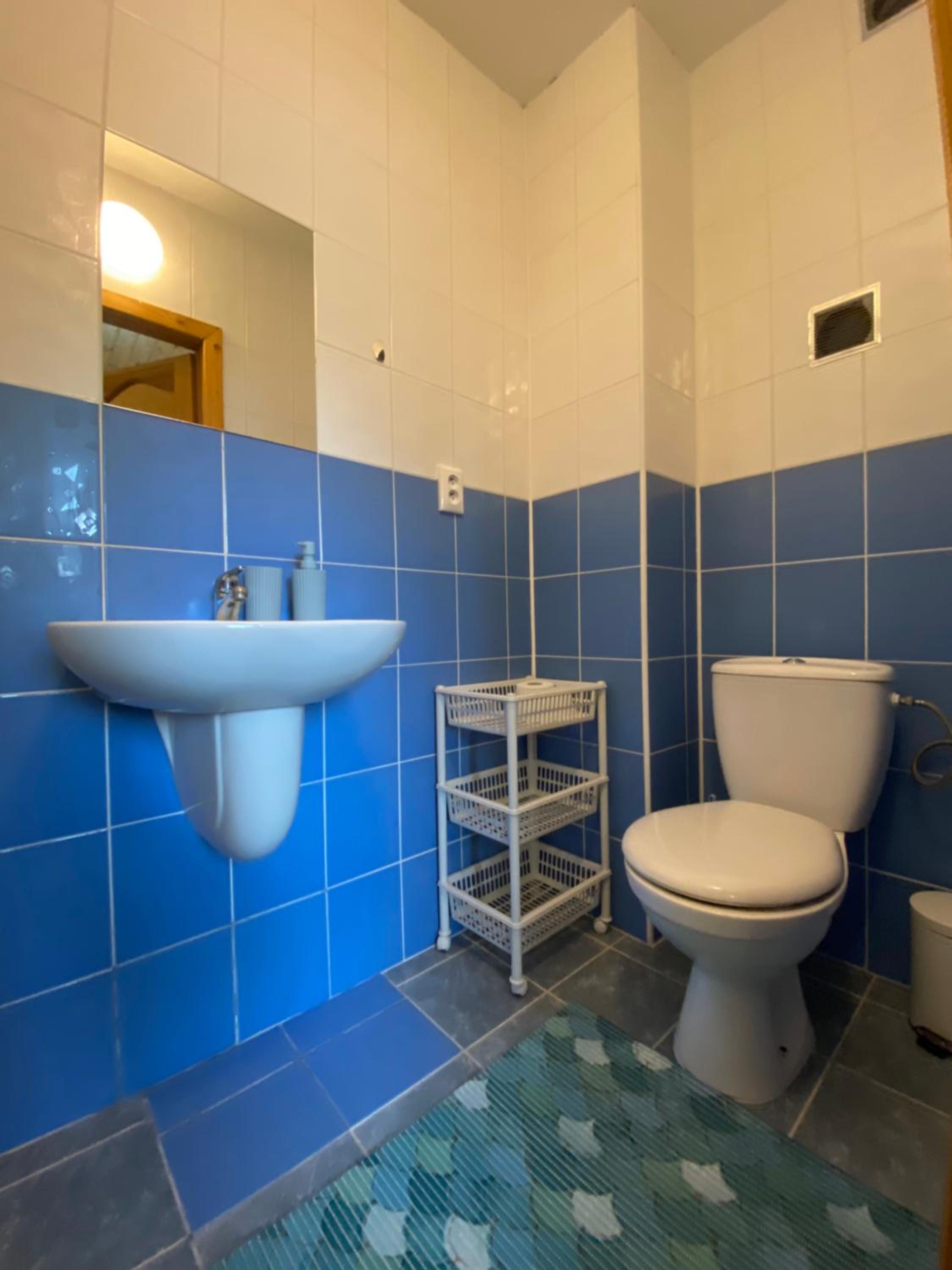 Double Room with Balcony - Photo 8