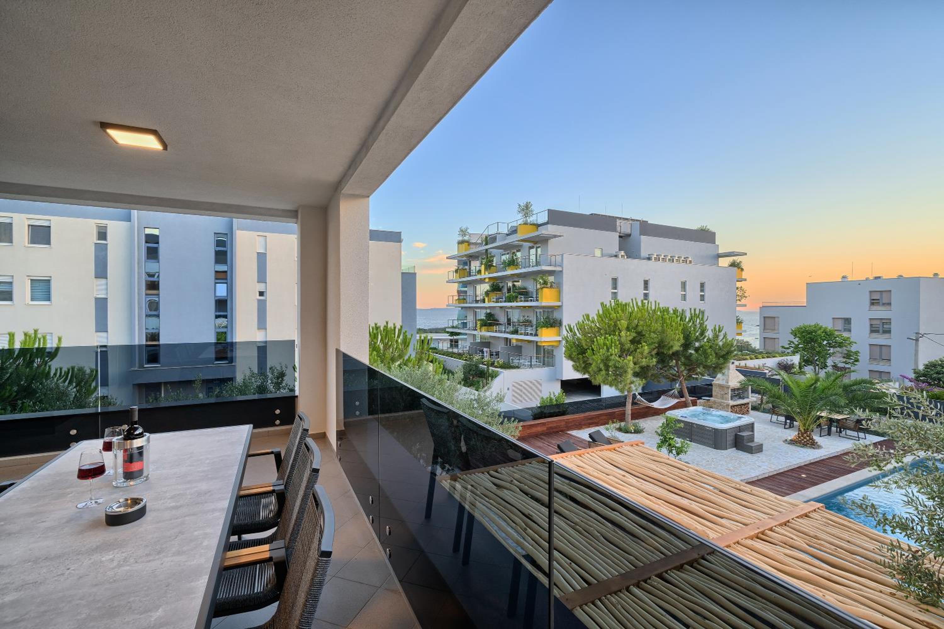 Luxury Three-Bedroom Apartment with Sea View - Photo 53