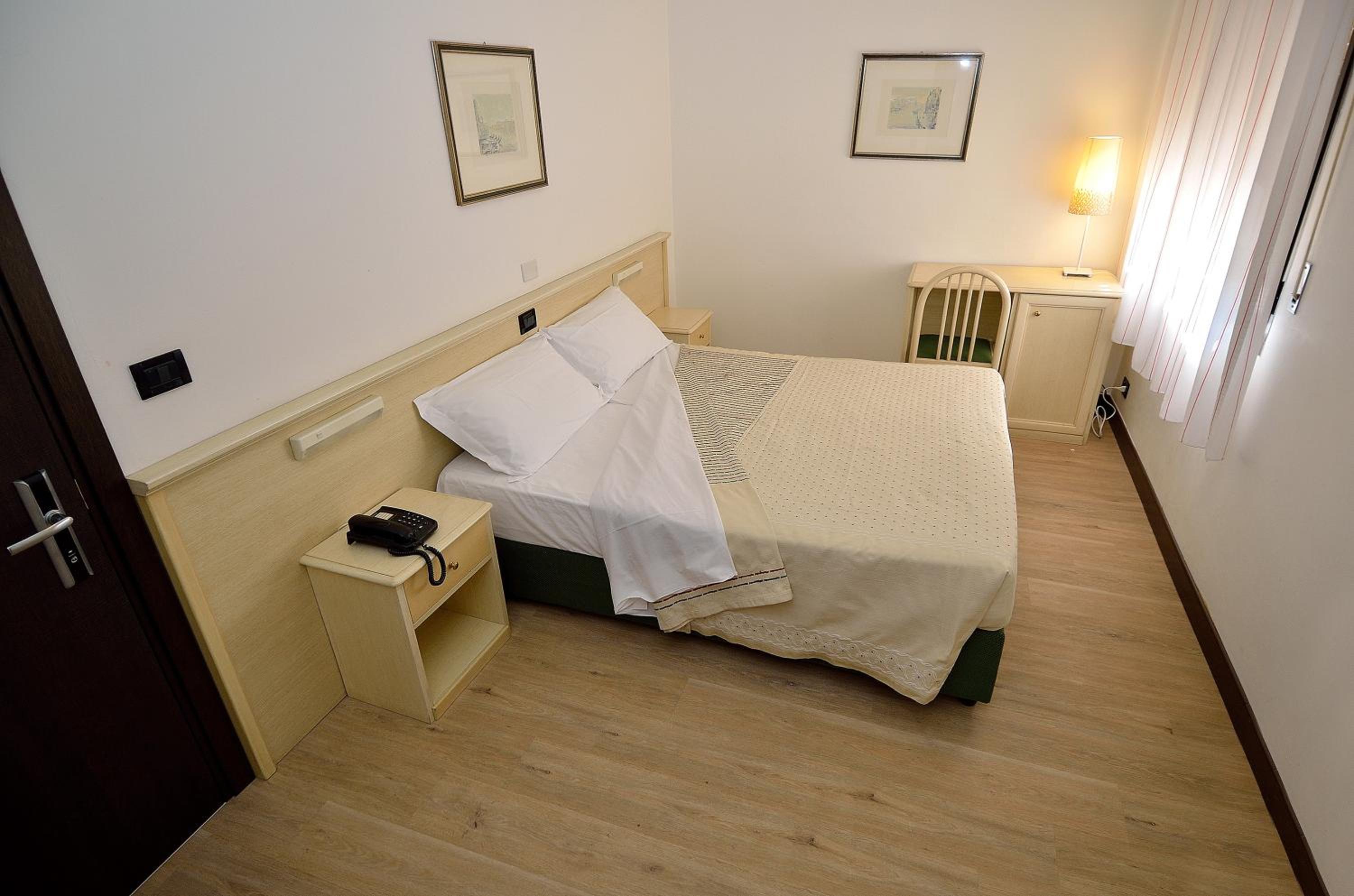 Economy Double Room photo 3
