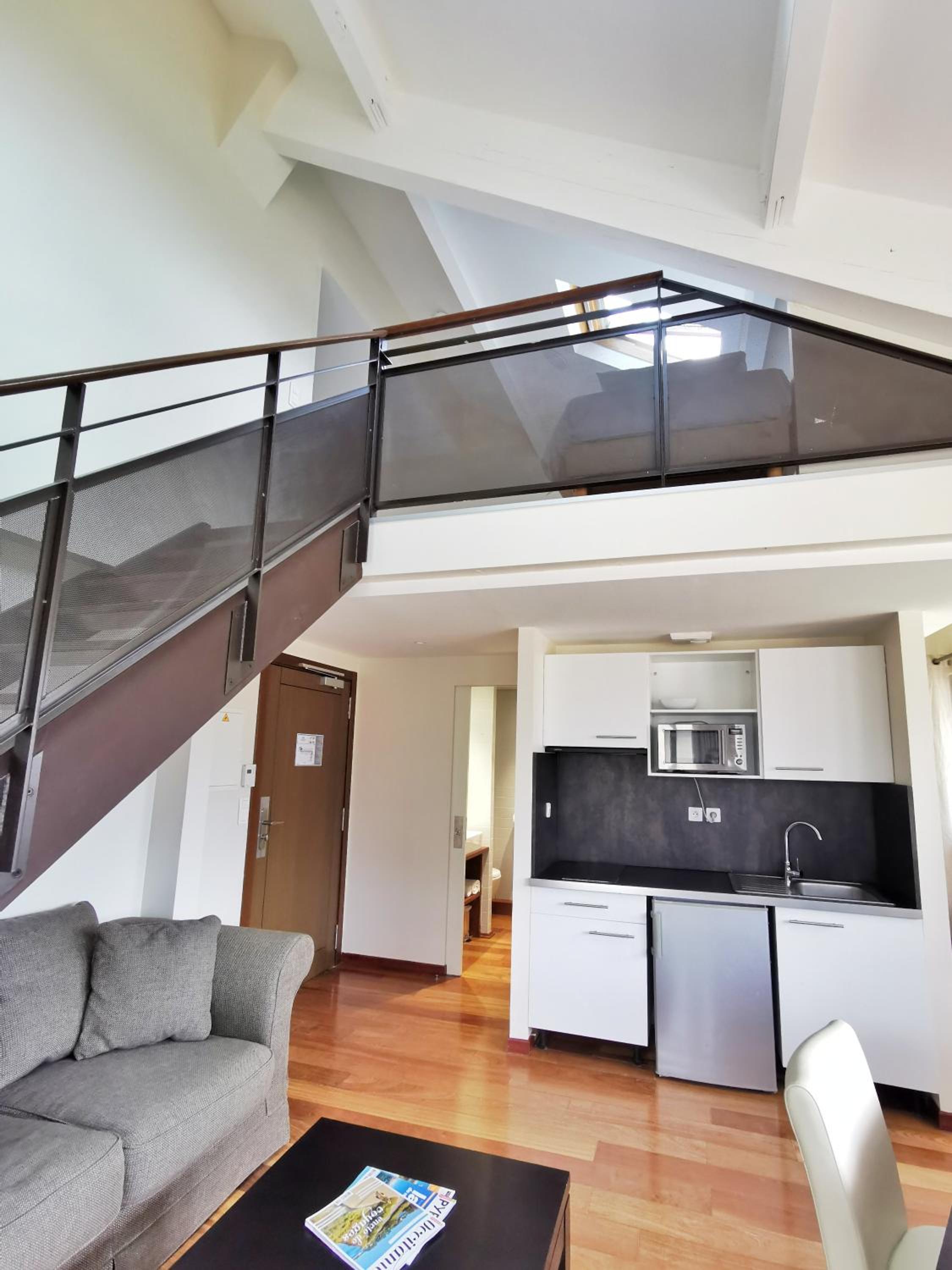 One-Bedroom Apartment - Photo 1