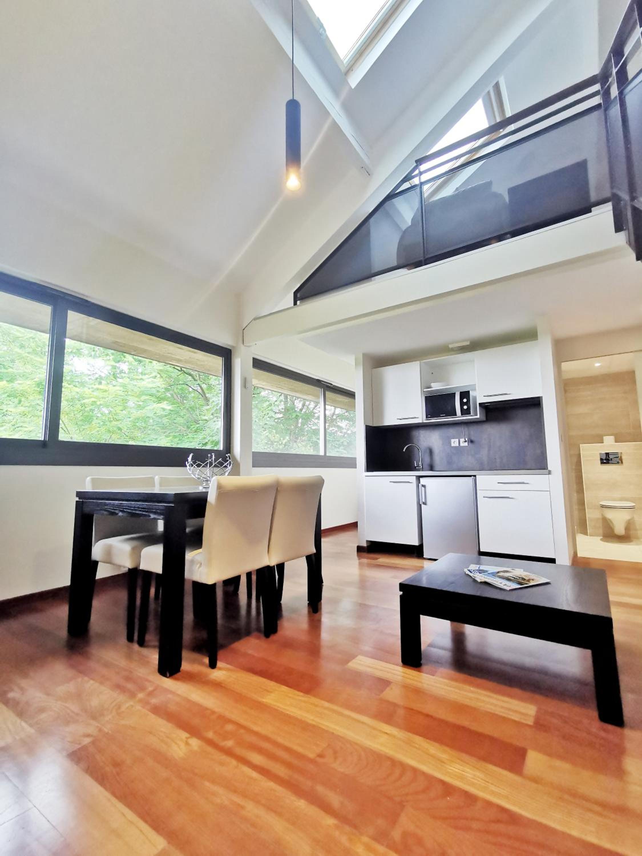 One-Bedroom Apartment - Photo 5