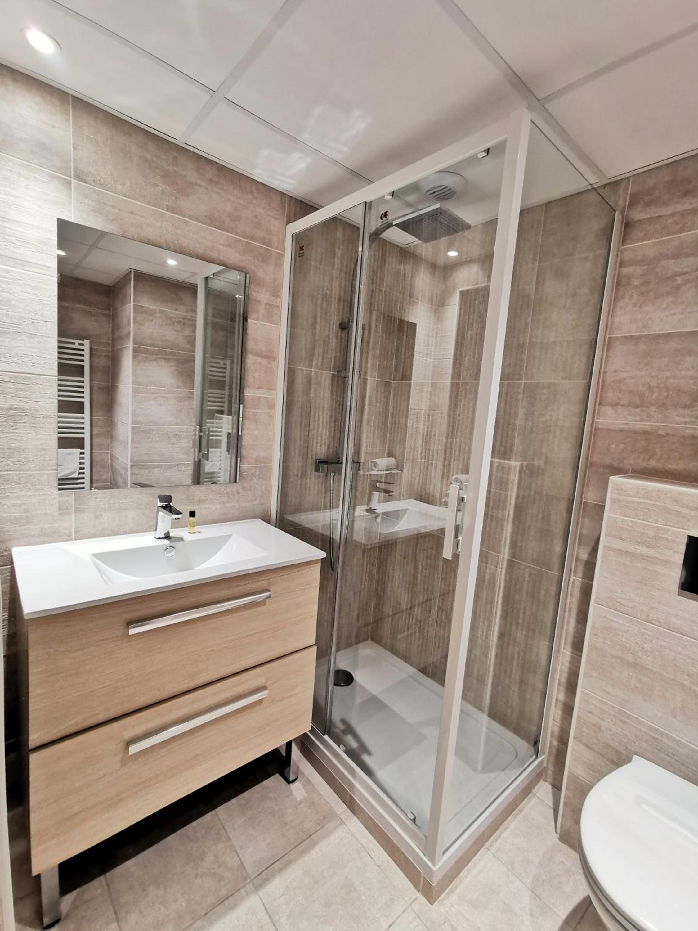 One-Bedroom Apartment - Photo 6