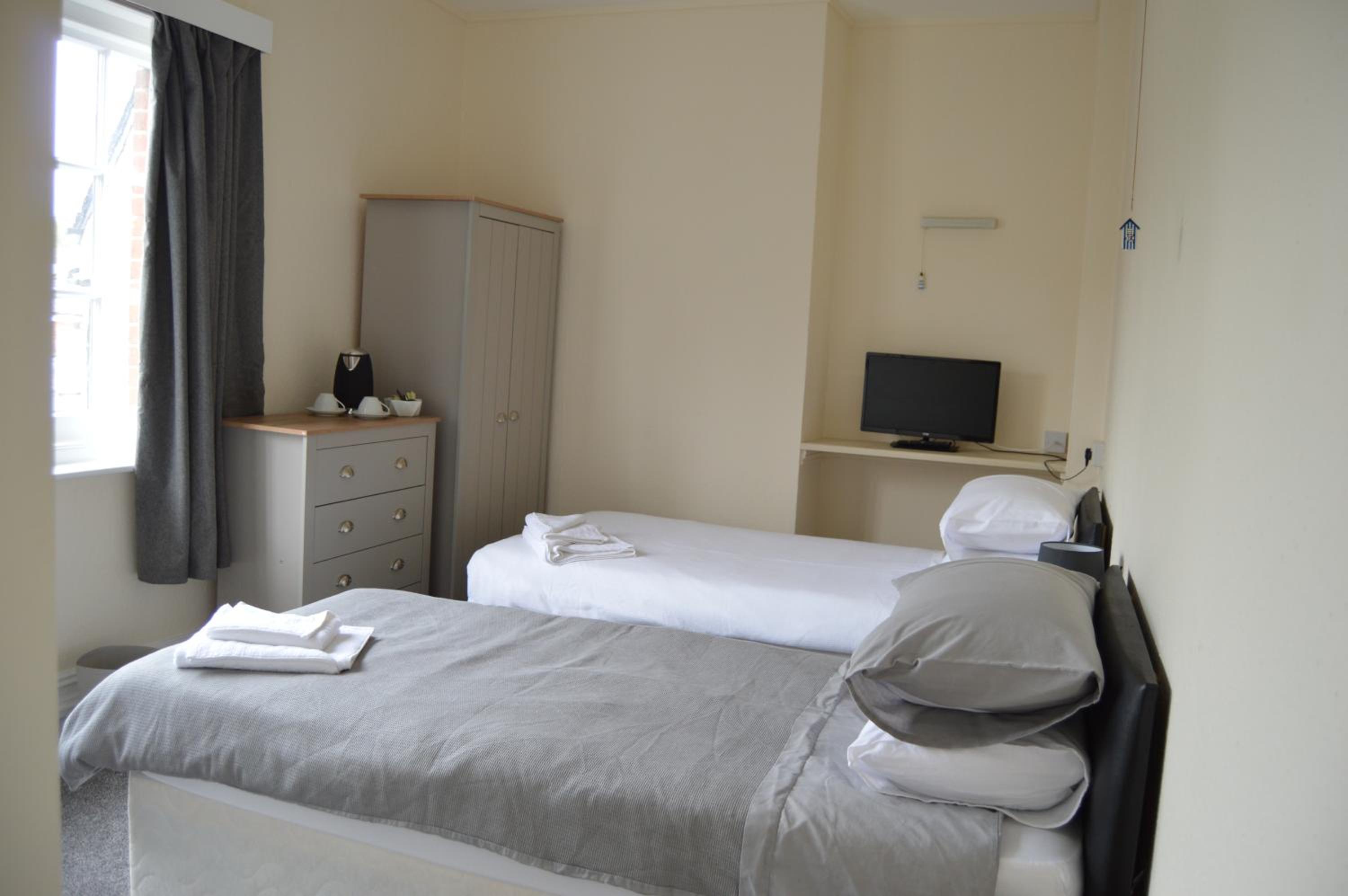 Twin Room With Bathroom photo 1