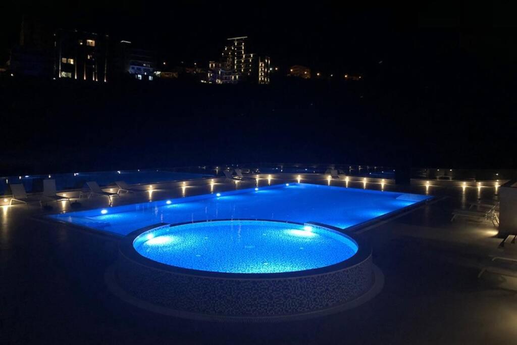 One-Bedroom Apartment with Sea View and Balcony photo 1