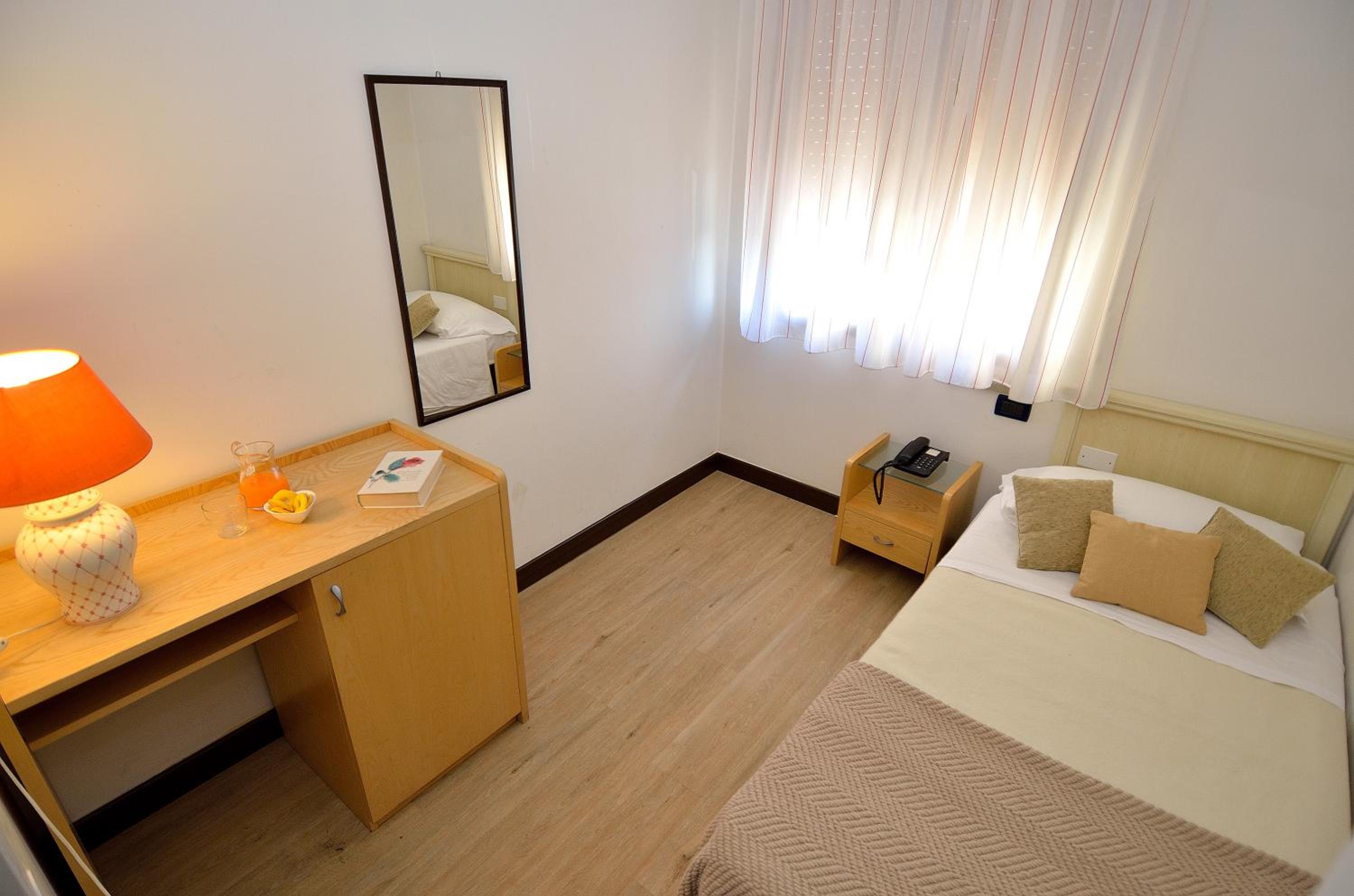 Single Room photo 2