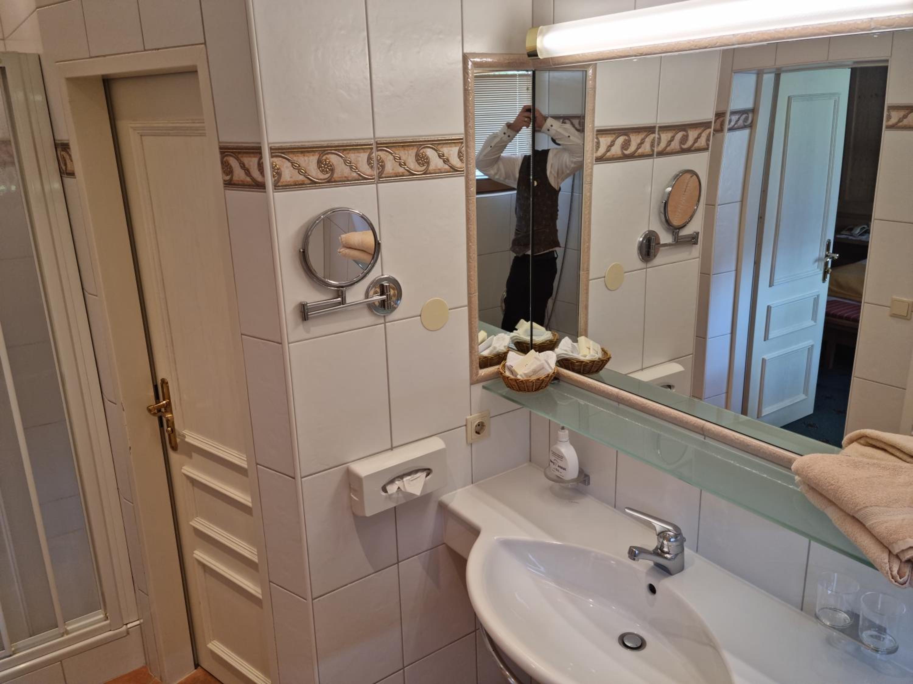 Standard Double Room - Photo 6