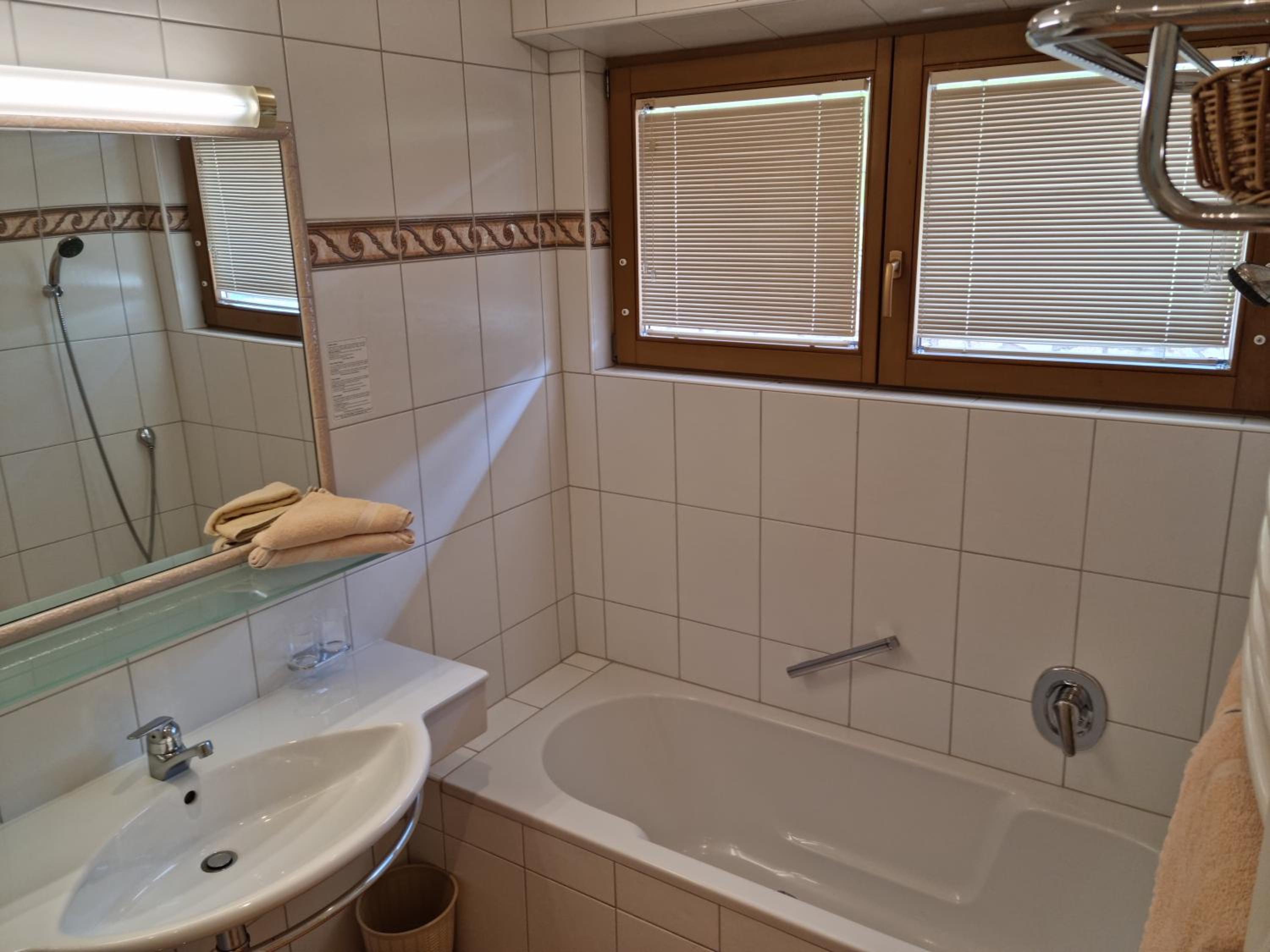 Standard Double Room - Photo 2