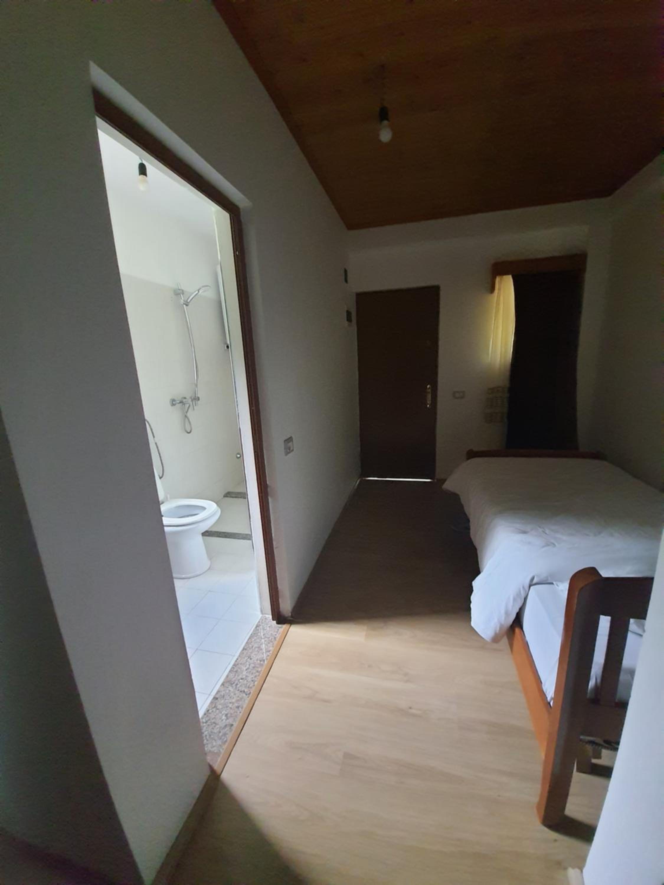 Basic Triple Room photo 3