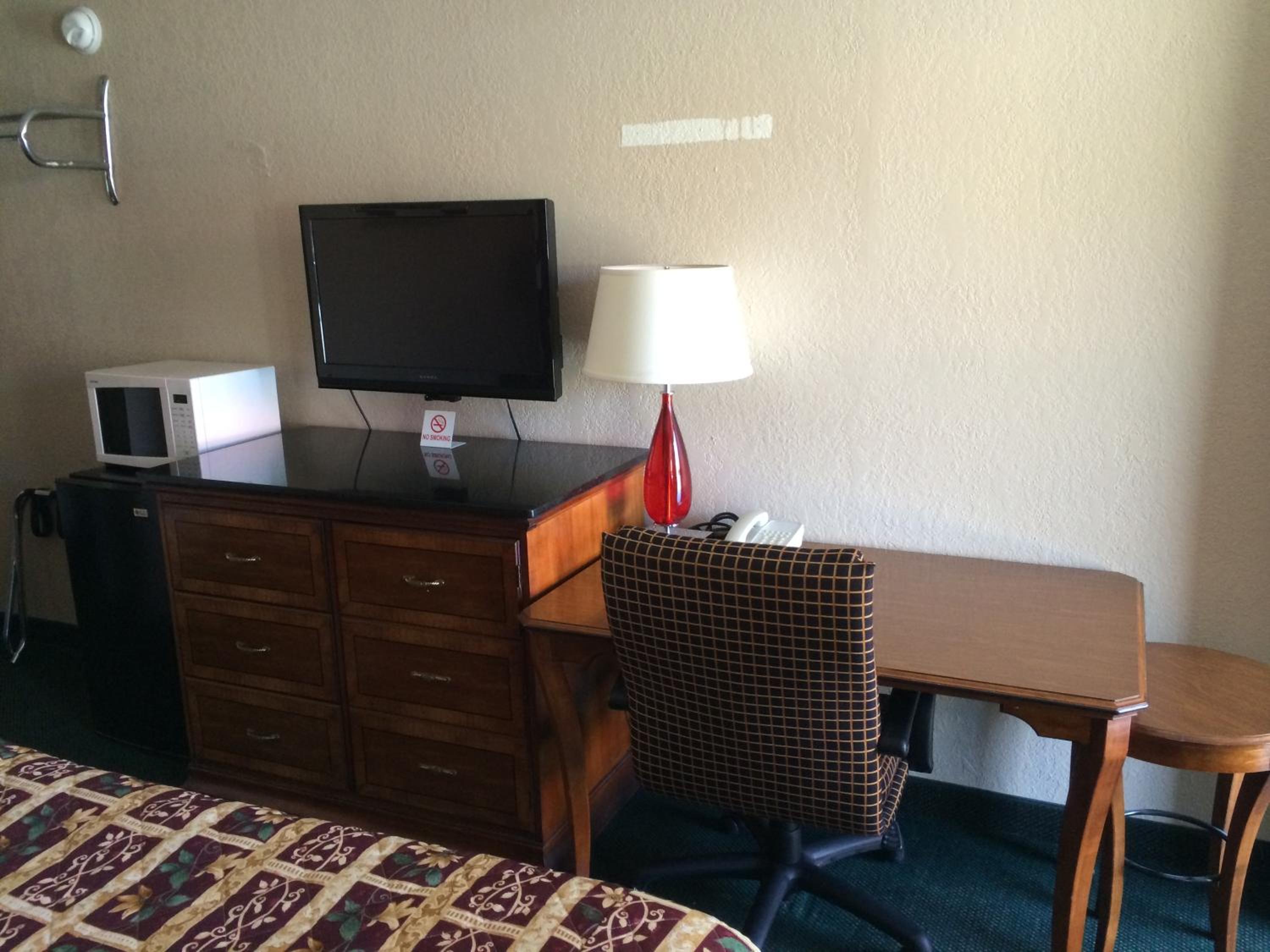 King Room - Non-Smoking photo 2