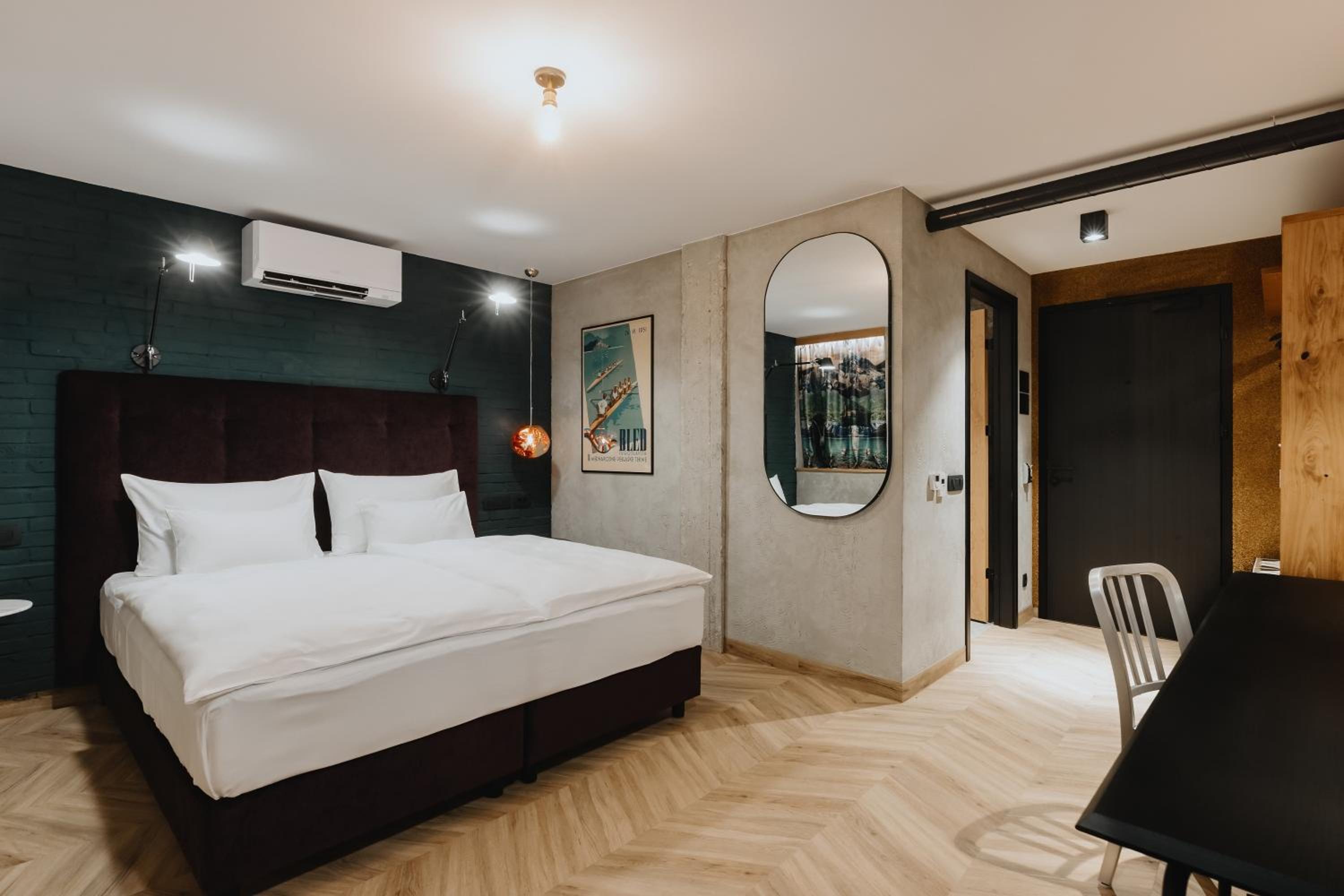 Double or Twin Room - Photo 7