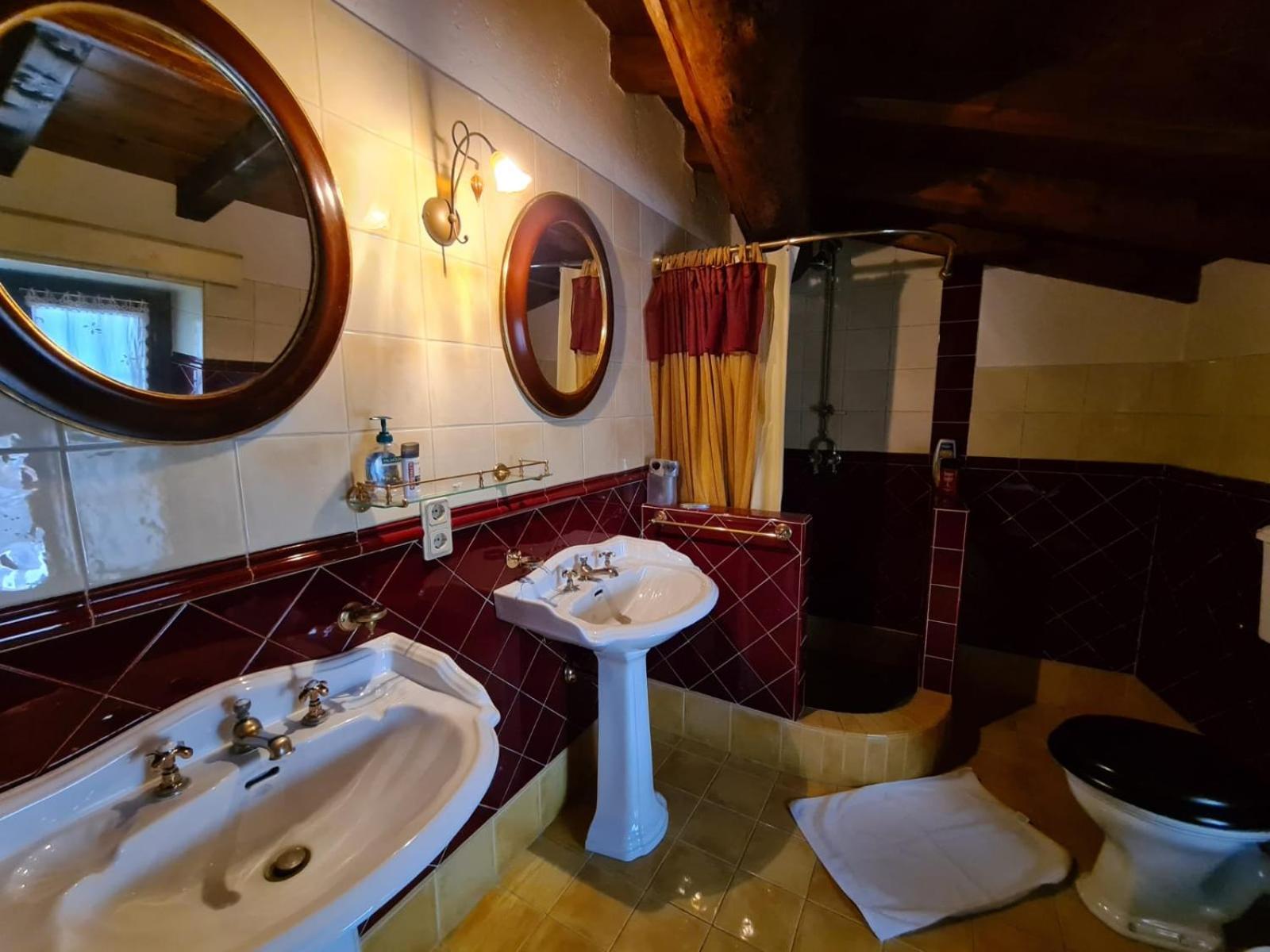 Three-Bedroom House - Photo 4