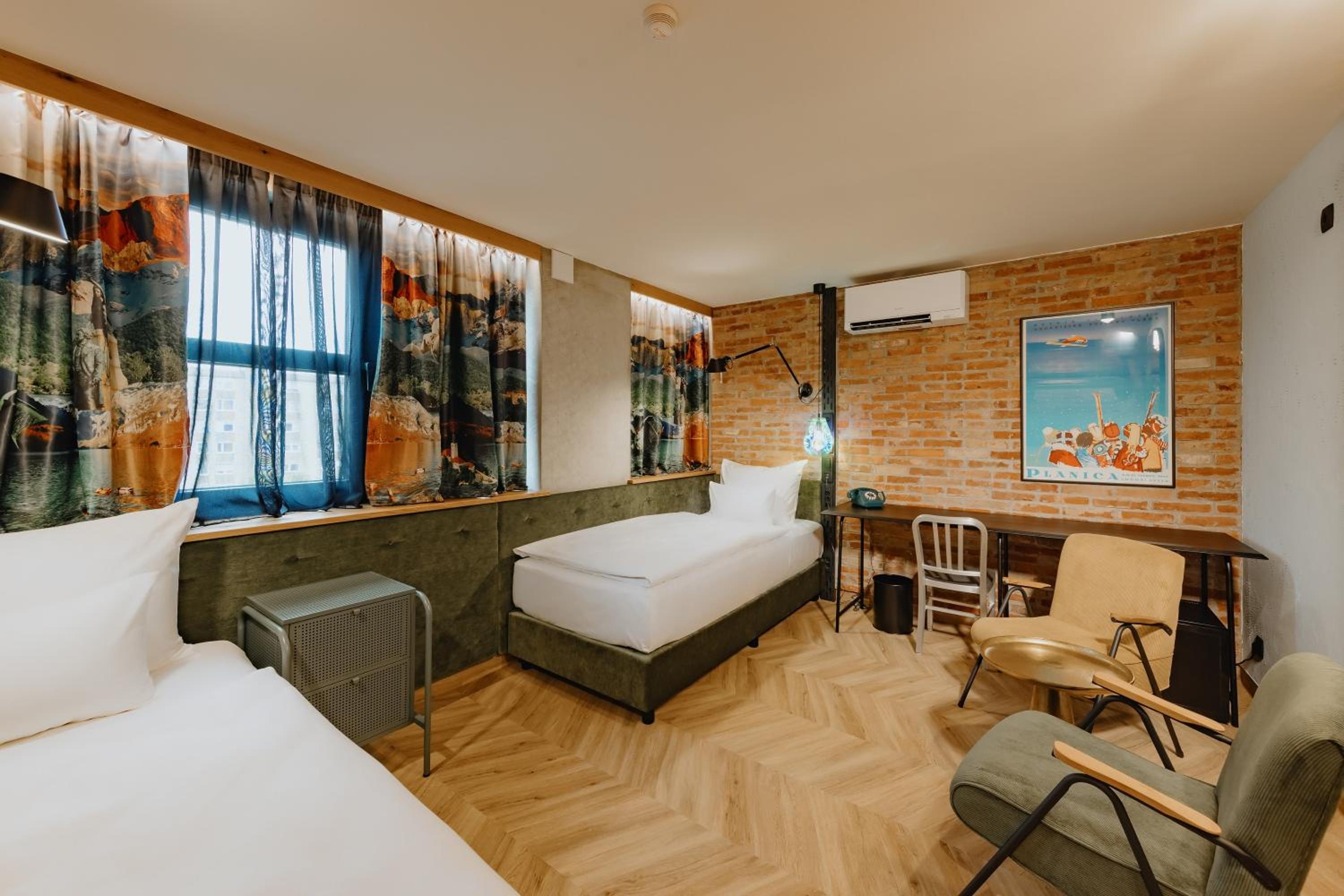 Twin Room - Photo 5