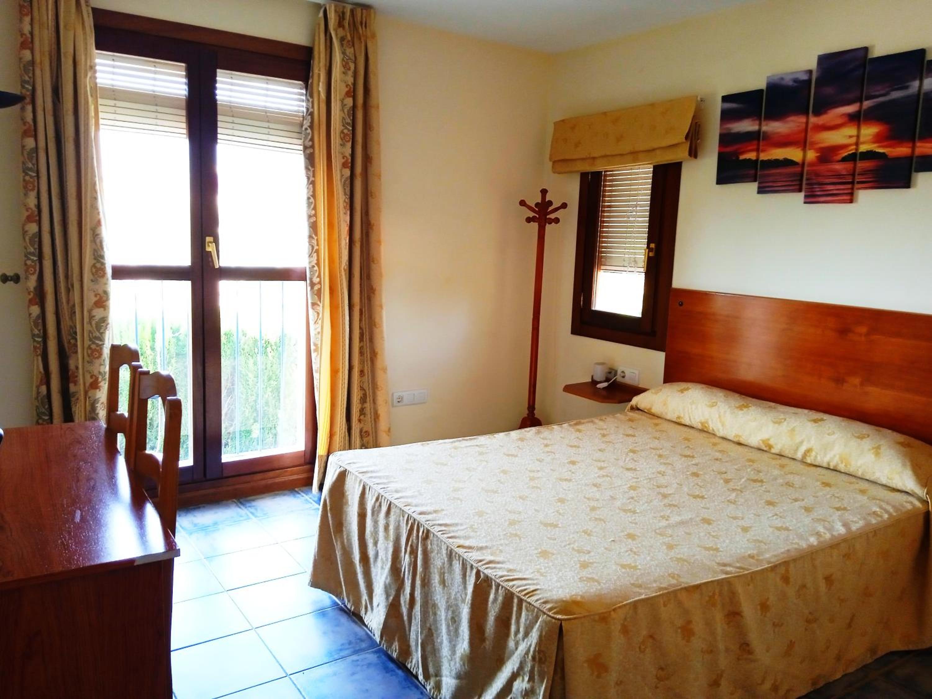 Double or Twin Room - Photo 7