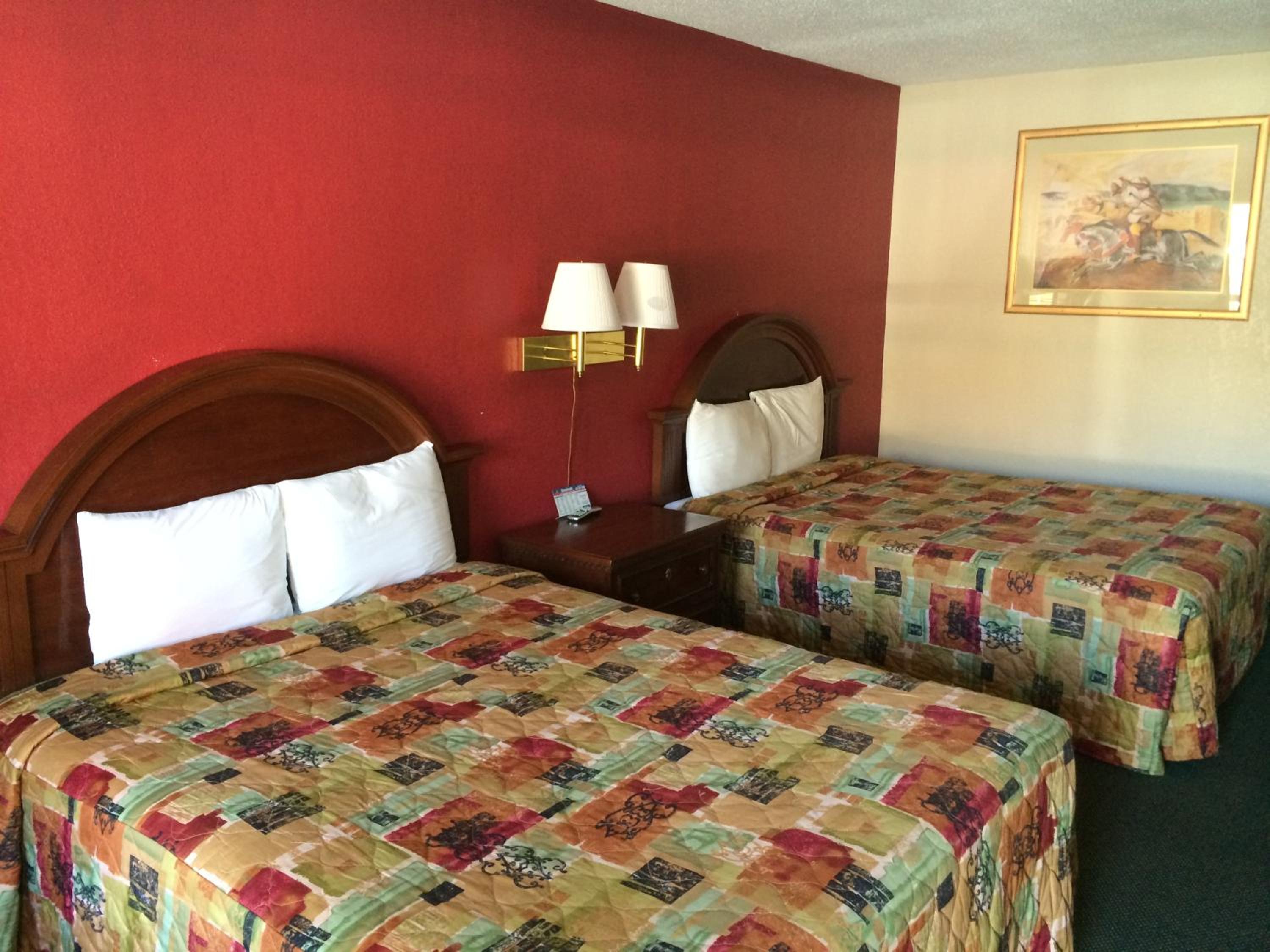 Queen Room with Two Queen Beds - Smoking photo 2