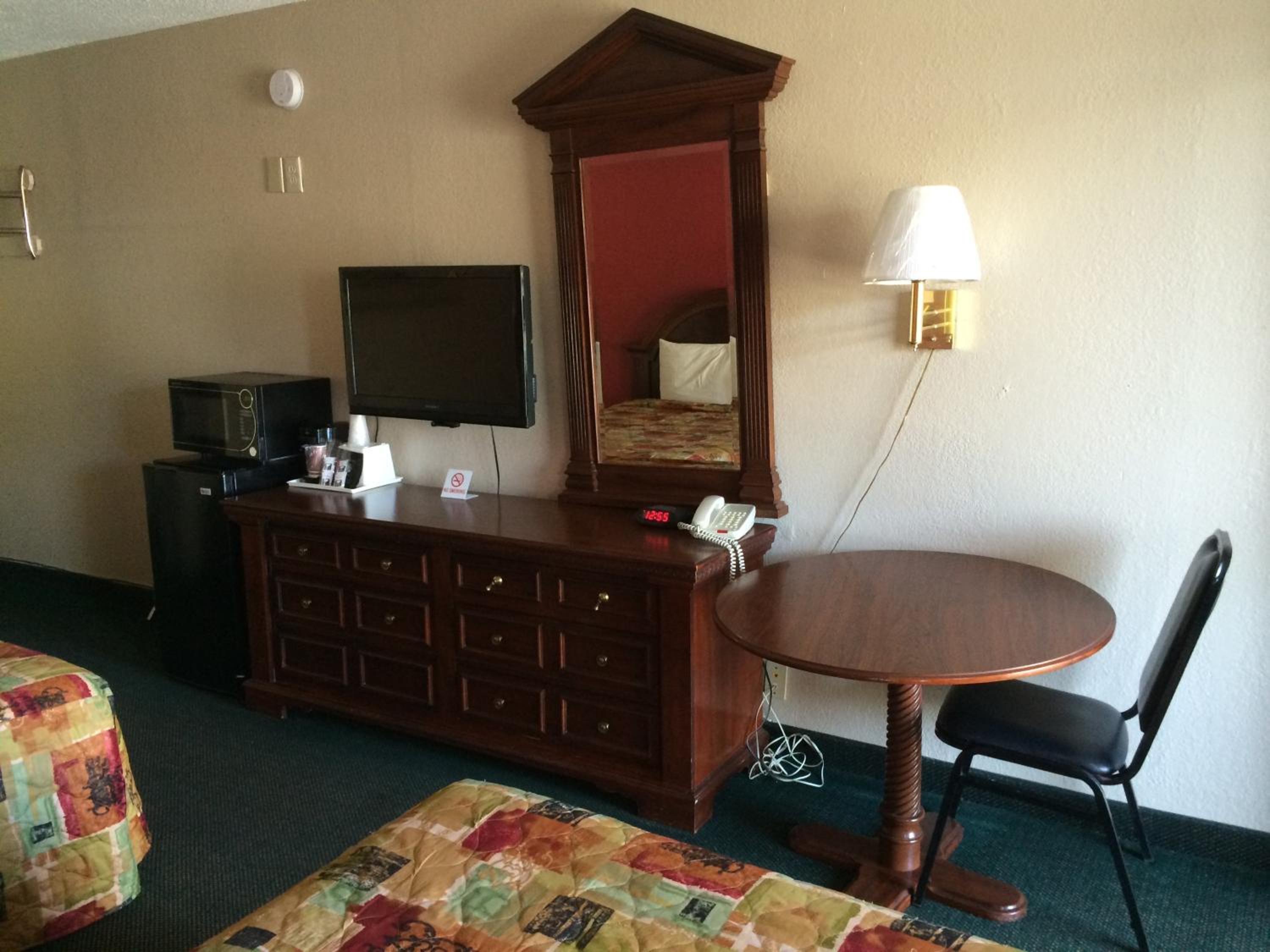 Queen Room with Two Queen Beds - Smoking