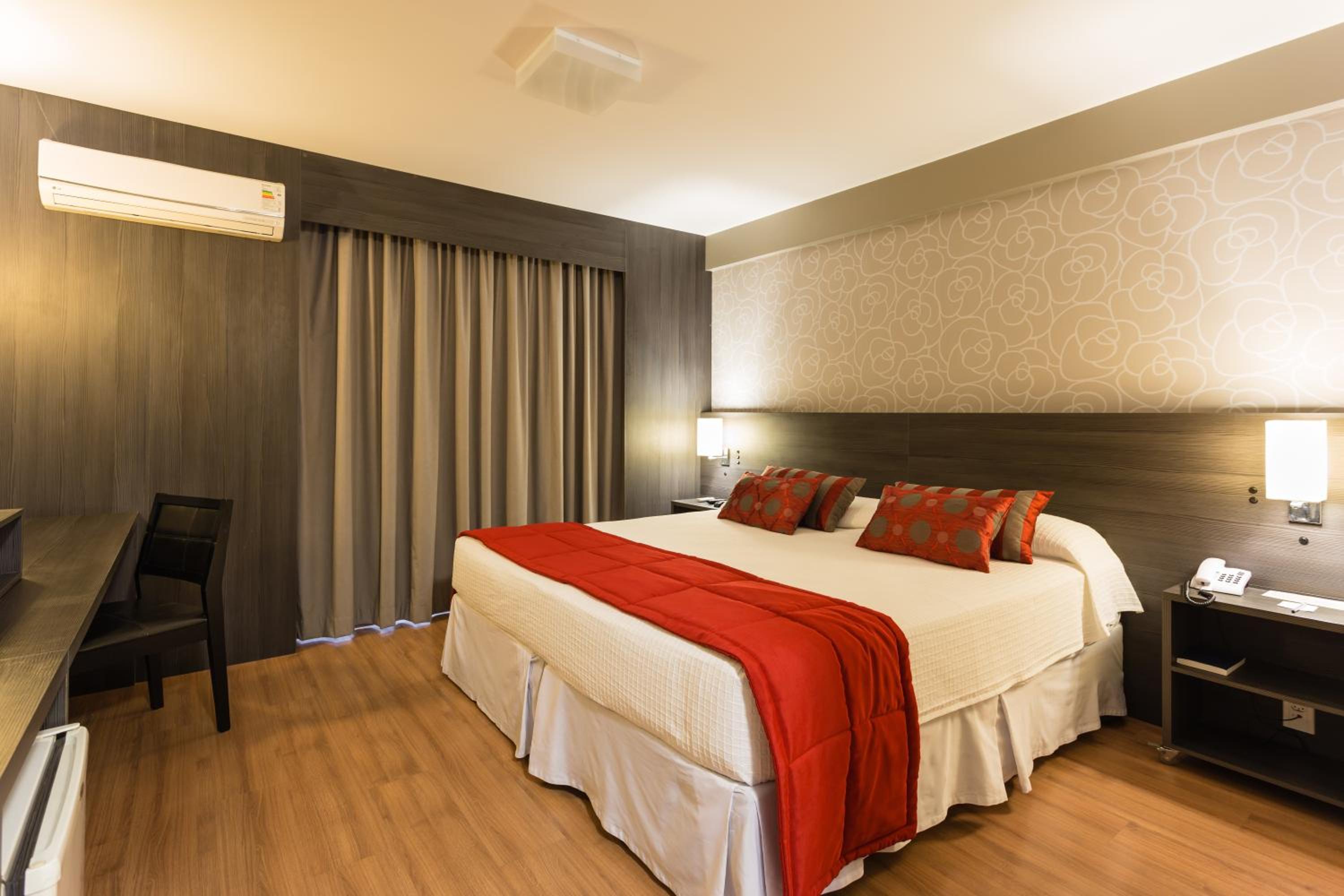 Executive Double Room thumbnail 6