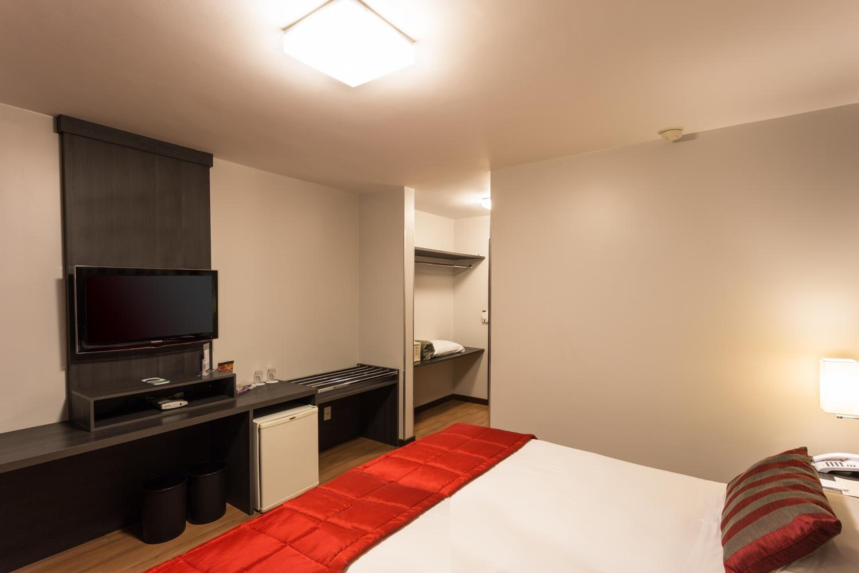 Executive Double Room thumbnail 5