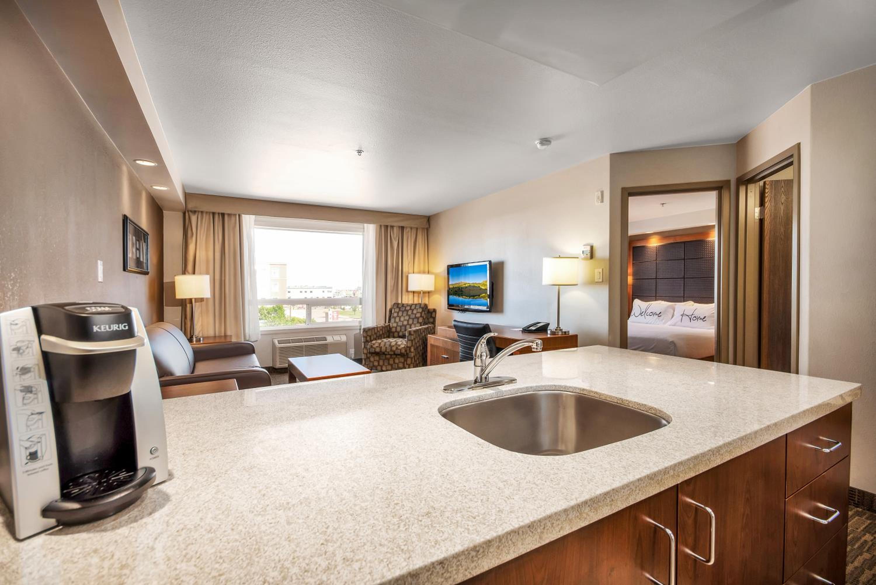One-Bedroom King Suite - Photo 4