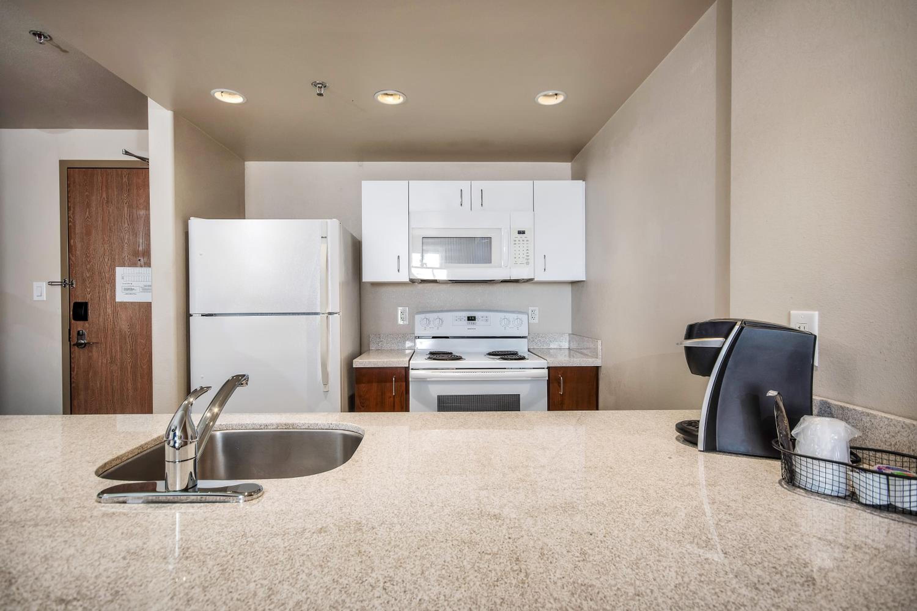 One-Bedroom King Suite - Photo 6